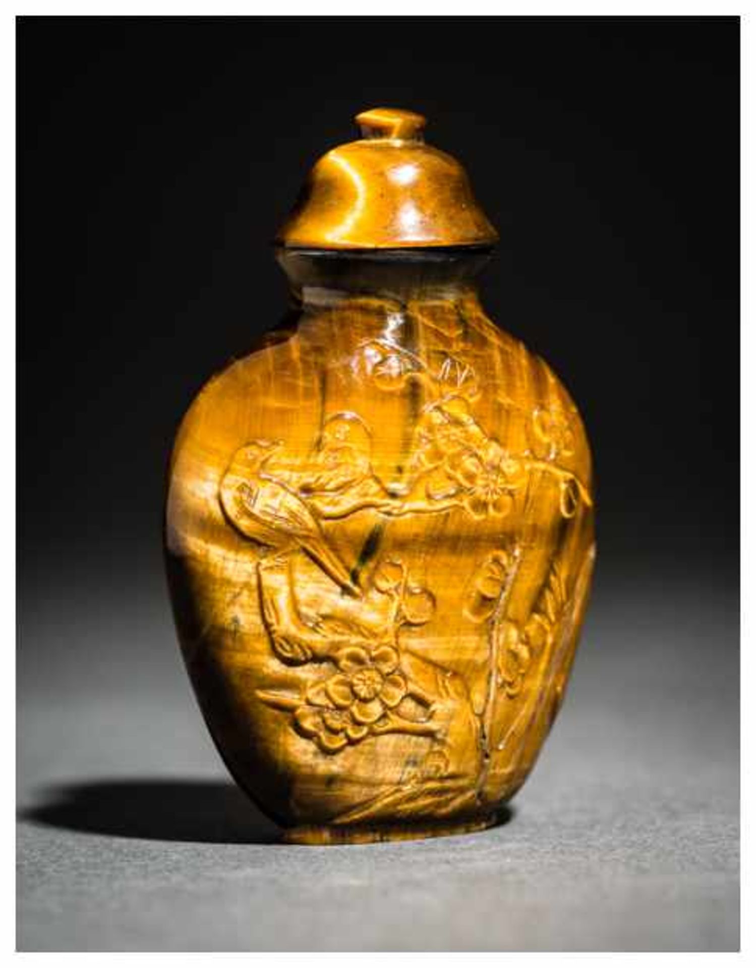 CARVED TIGER'S EYE SNUFF BOTTLE WITH FLOWERS AND BIRDS Tiger's eye. China, early 20th centuryA