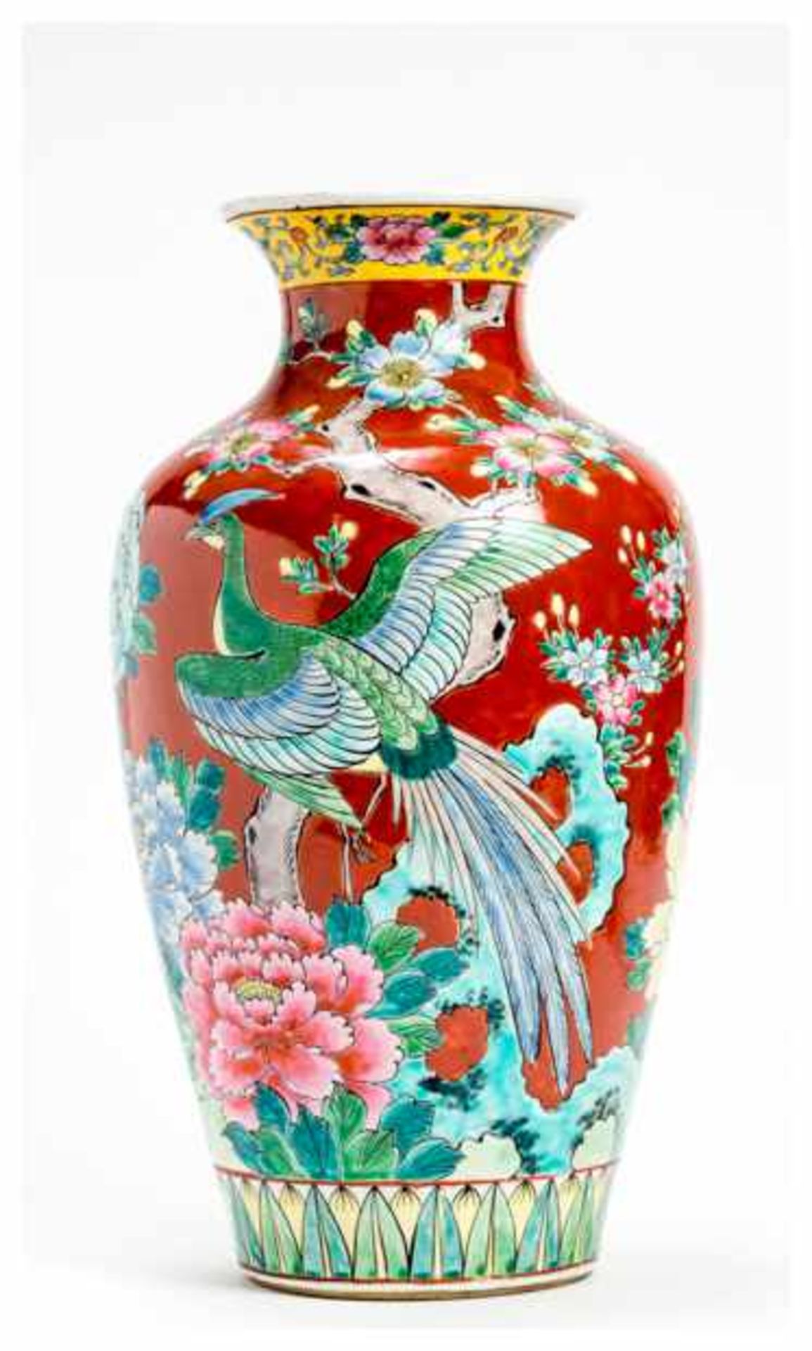 A POLYCHROME PORCELAIN VASE Porcelain. China, Republic periodA baluster shaped vase in an attractive - Image 2 of 6