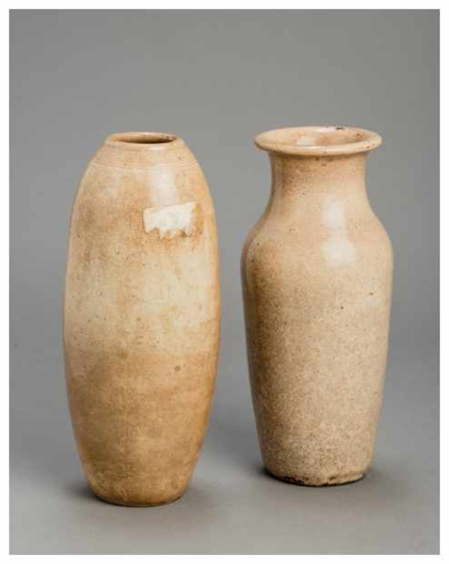 TWO CHINESE VASES WITH DENSE CRAQULURE Glazed ceramic. China, Qing dynastyOne piece has a tall,