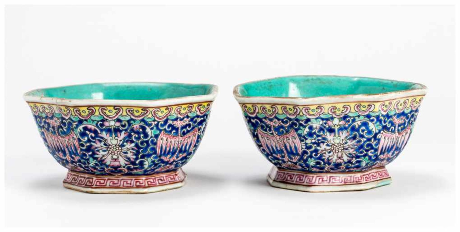 A PAIR OF CHINESE PORCELAIN BOWLS Porcelain with enamel painting. China, Republic periodOf rounded - Image 3 of 4