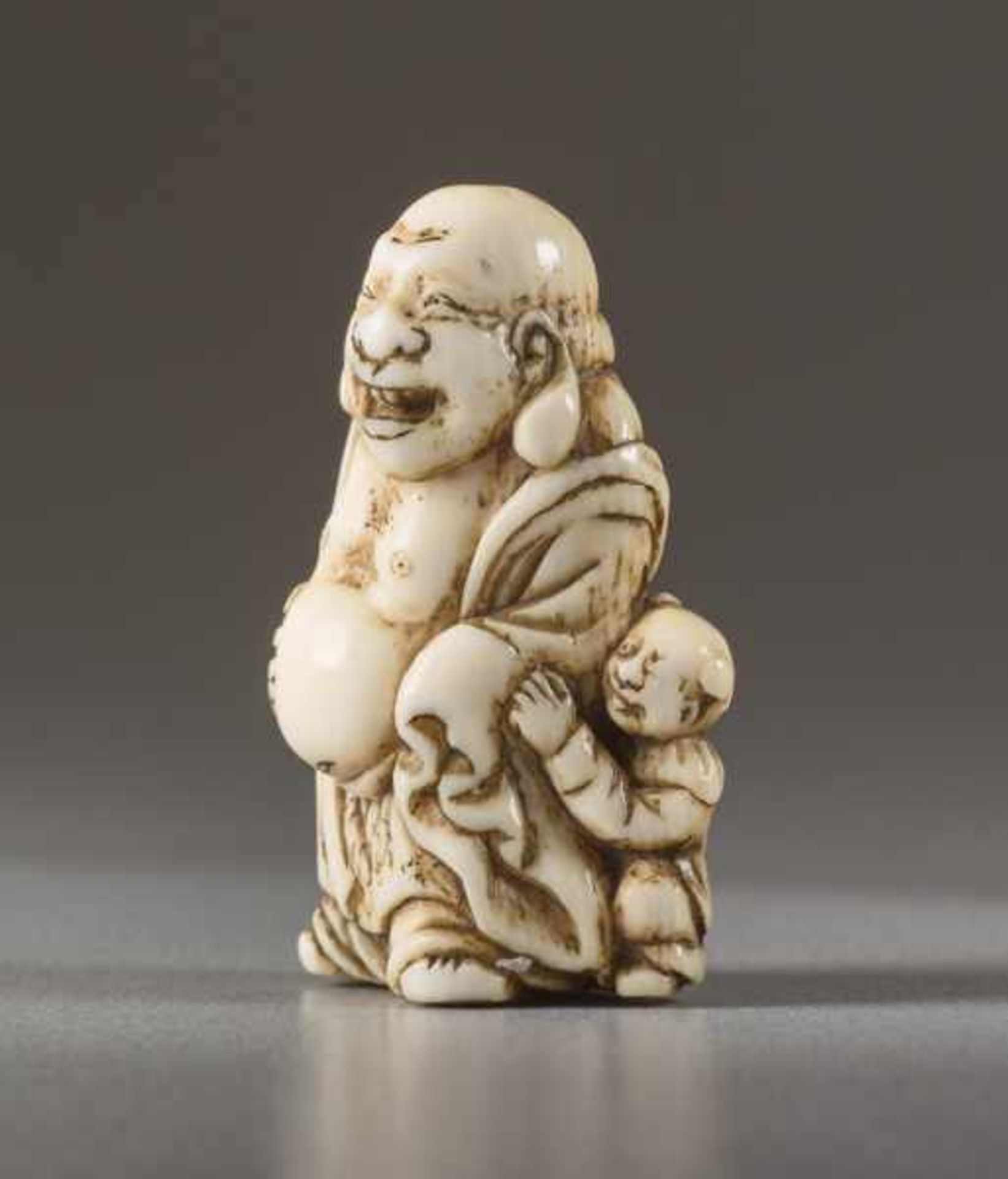 A SMALL IVORY NETSUKE OF HOTEI Ivory netsuke. Japan, early 19th centuryA delightful depiction of - Image 4 of 6