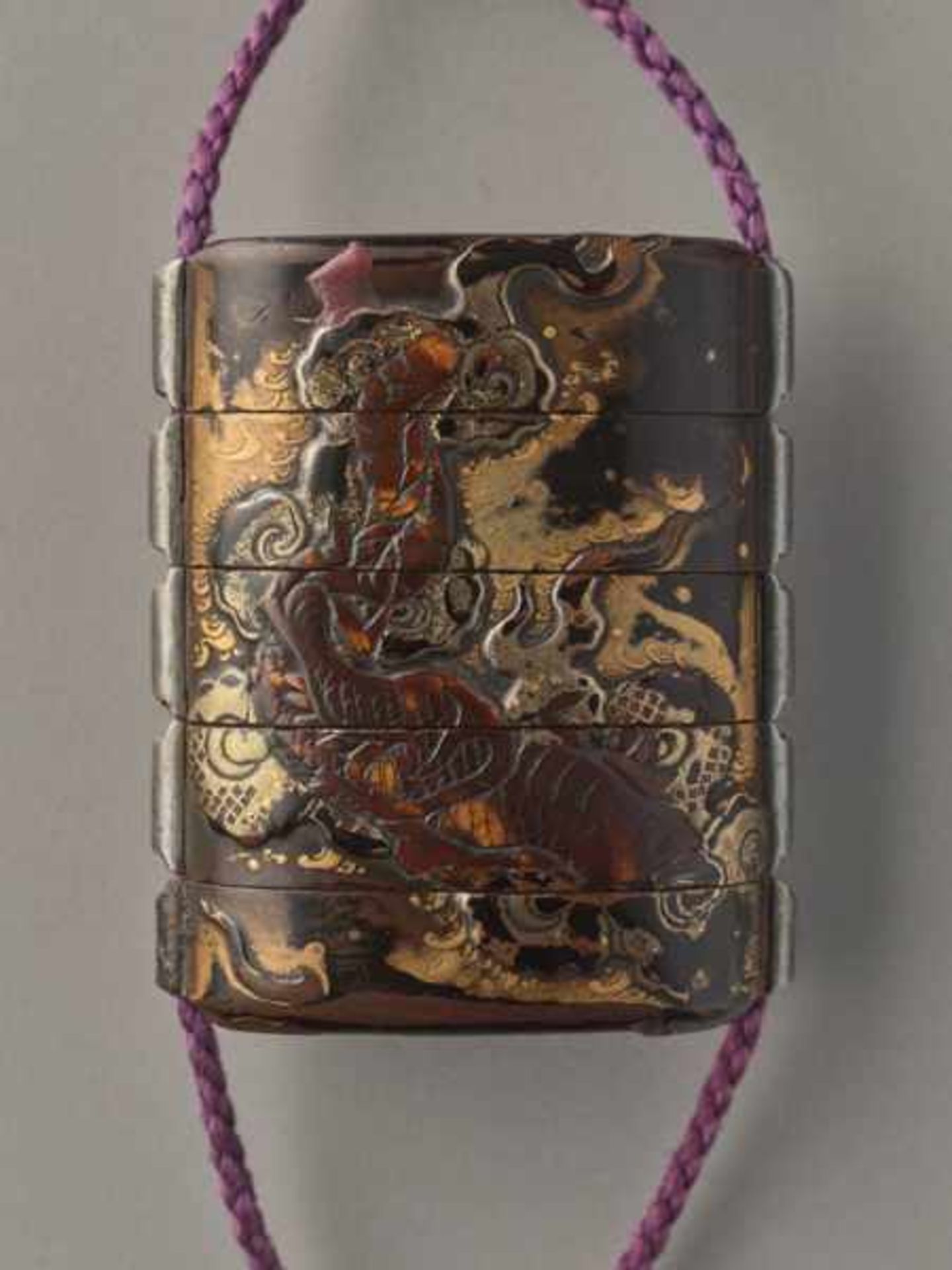 A THREE CASE LACQUER AND GOLD INRO OF A CELESTIAL DRAGON Lacquer, horn and gold inro. Japan, late - Image 2 of 5