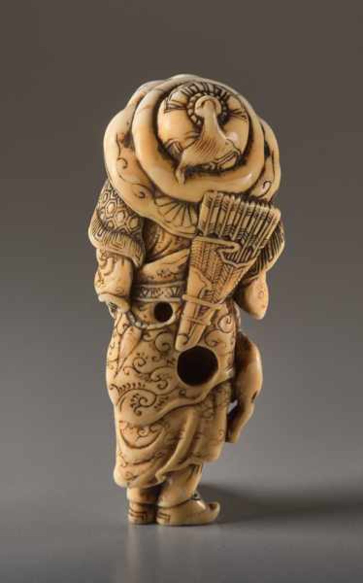 AN IMPORTANT TALL IVORY NETSUKE OF A MONGOLIAN ARCHER Ivory netsuke. Japan, 18th centuryWorks like - Image 3 of 5