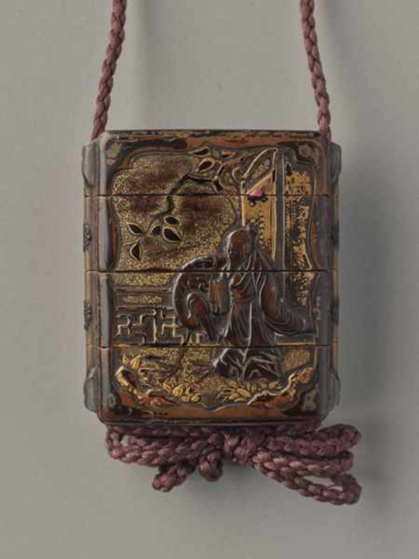 A THREE CASE LA CQUER AND GOLD INRO OF TWO SAGES Lacquer, gold and horn inro, wood and metal