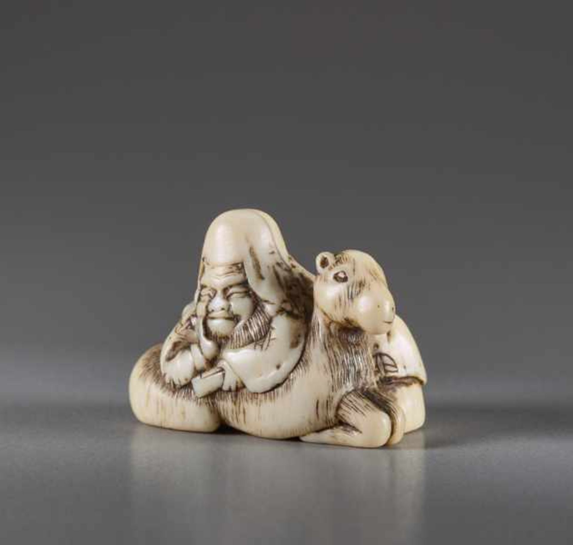 A SMALL IVORY NETSUKE BY RYUO OF FUKUROKUJU Ivory netsuke. Japan, 18th centuryFukurokuju is depicted - Image 2 of 6