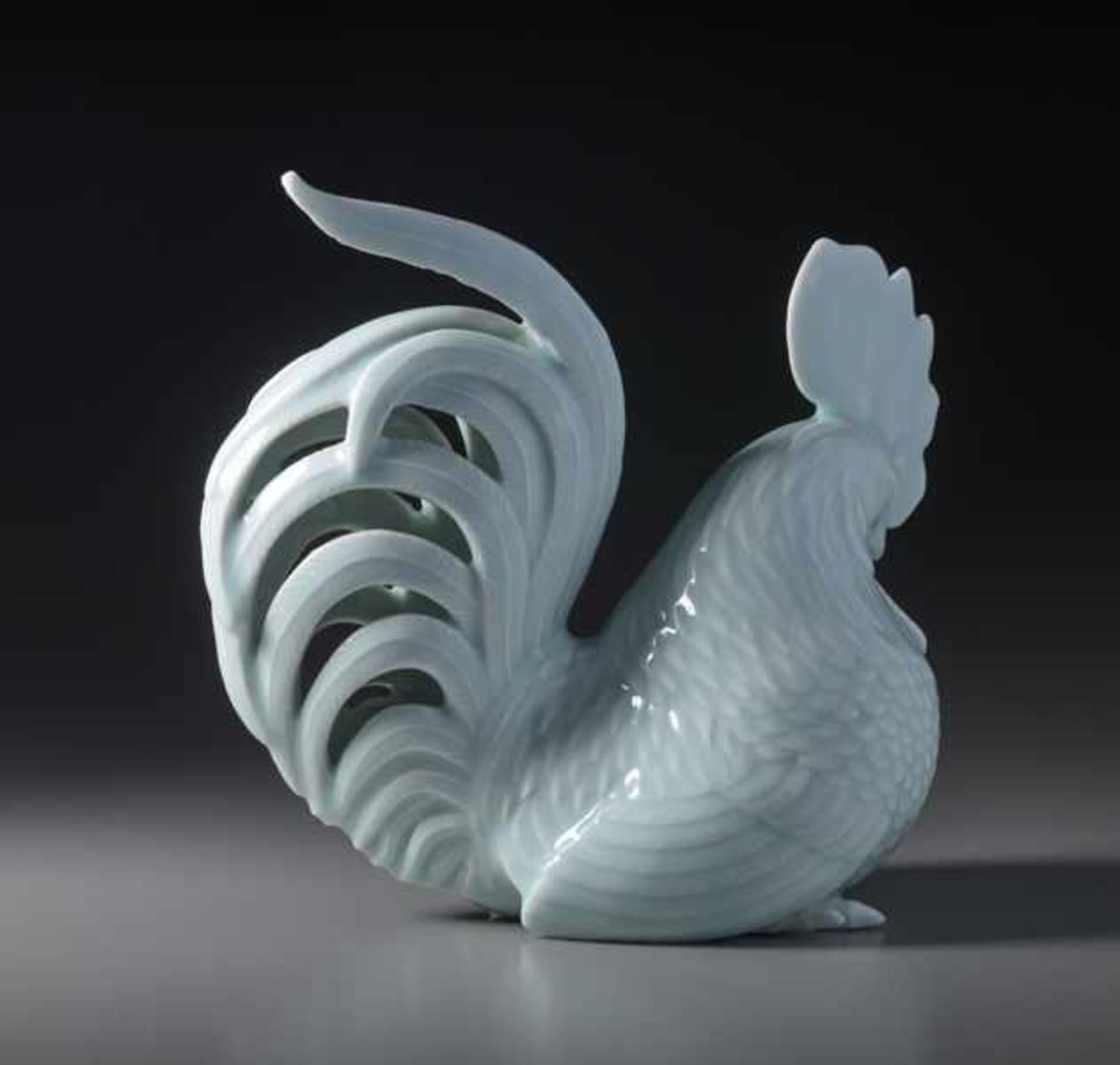 A PORCELAIN OKIMONO OF A COCKEREL Porcelain. Japan, Taisho periodBeautifully accomplished, with a - Image 4 of 6