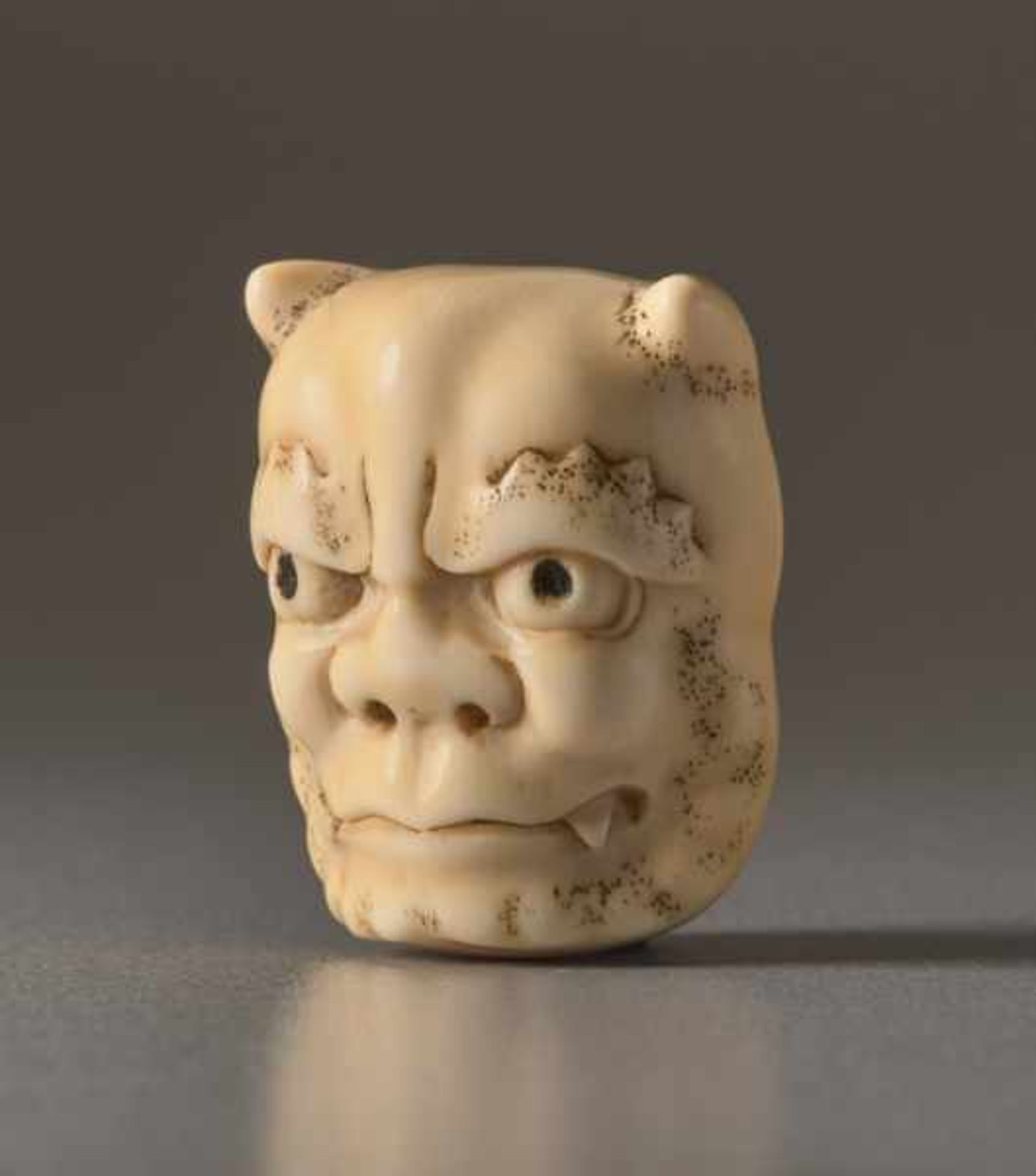 AN IVORY NETSUKE OF A MASK OF AN ONI AND OKAME Ivory netsuke. Japan, 19th centuryThe oni (demon) - Image 3 of 4