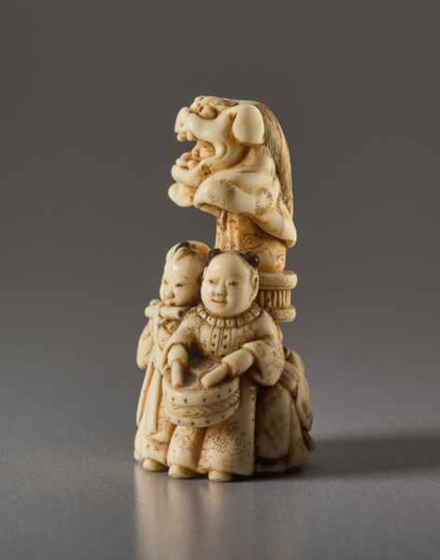 AN IVORY NETSUKE OF THE LION DANCE SHISHIMAI Ivory netsuke. Japan, 19th centuryA very amusing - Image 3 of 6