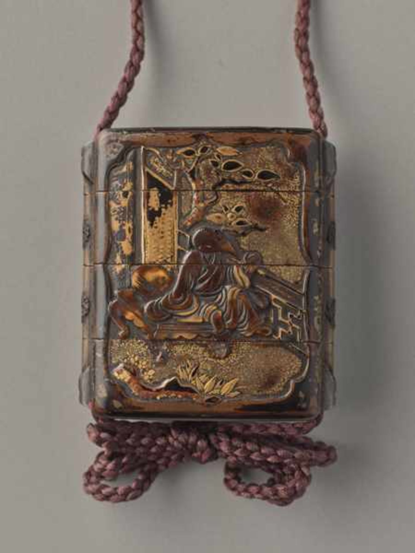 A THREE CASE LA CQUER AND GOLD INRO OF TWO SAGES Lacquer, gold and horn inro, wood and metal - Image 2 of 4