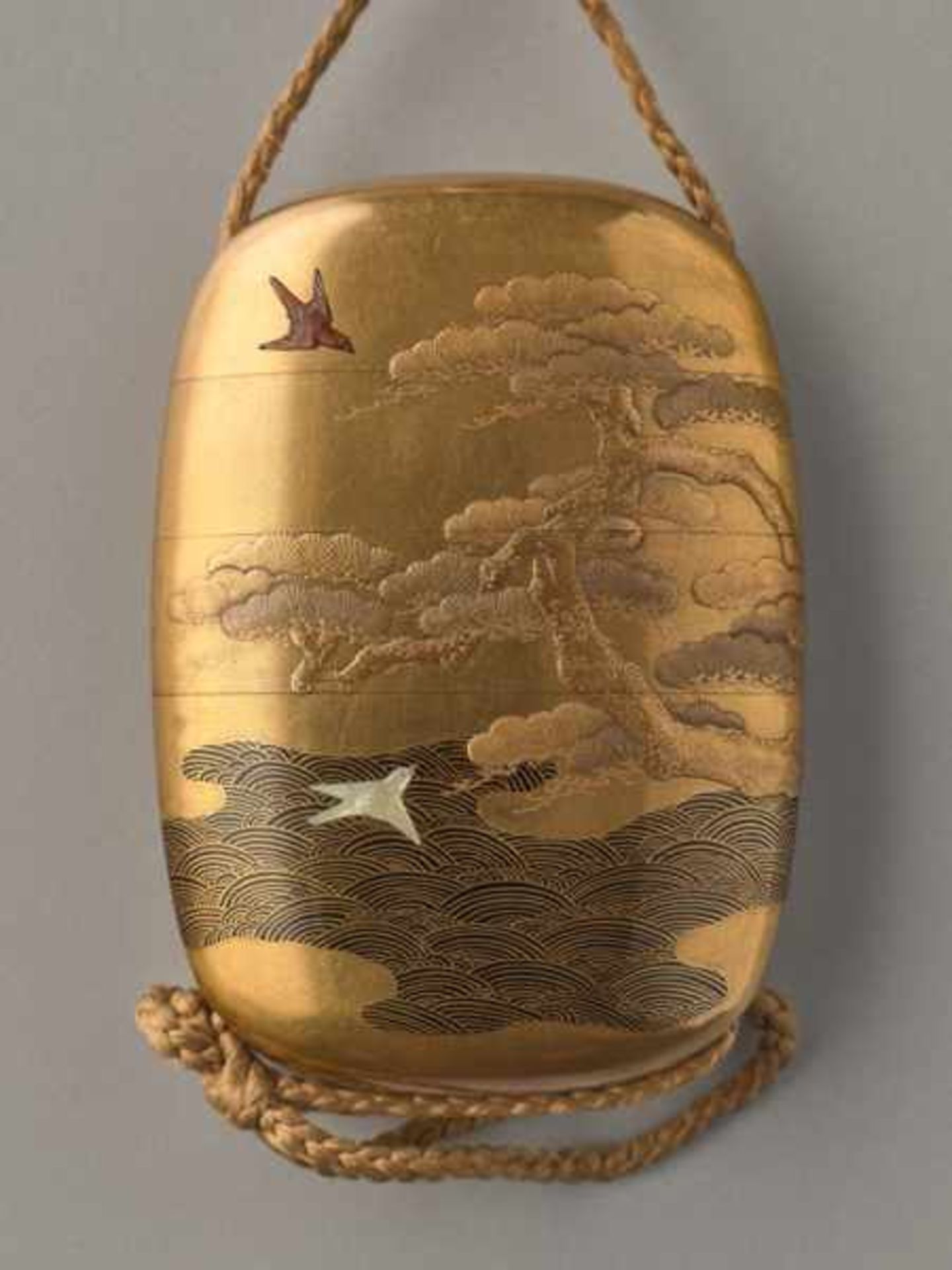 A FOUR CASE LACQUER AND GOLD INRO BY SHOKYOSAI Lacquer and gold inro with inlays, lacquer ojime - Image 4 of 5