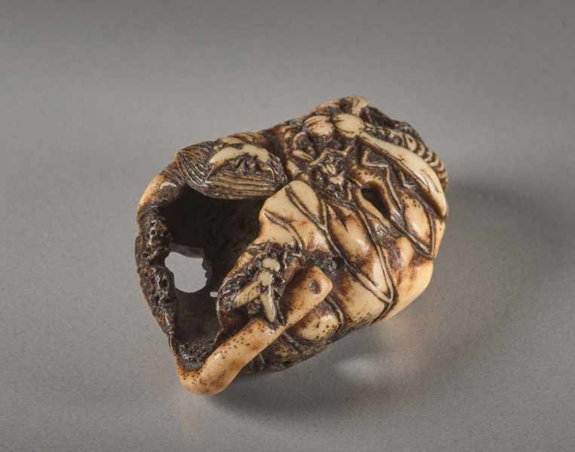 A STAG ANTLER NETSUKE BY SHUNMIN OF A LOTUS LEAF AND INSECTS Stag antler netsuke. Japan, first - Image 4 of 5