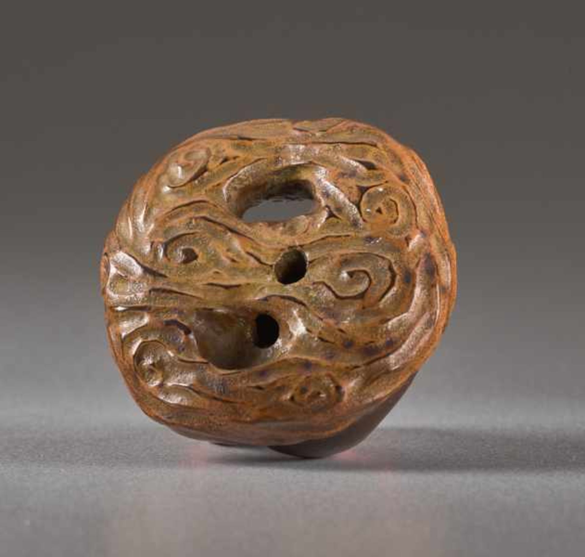 A LACQUER NETSUKE OF THE WIND GOD FUTEN Lacquer netsuke. Japan, 19th centuryFuten, the god of the - Image 6 of 6