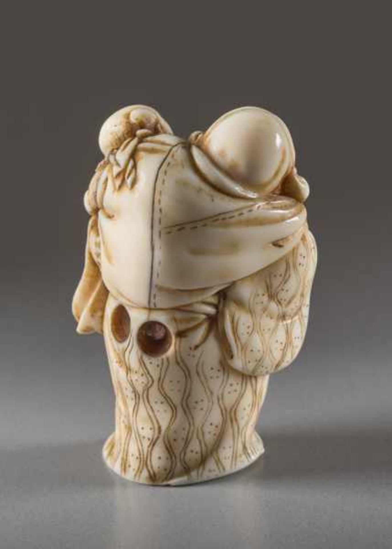 AN IVORY NETSUKE OF HOTEI WITH KARAKO Ivory netsuke. Japan, early 19th centuryA very lively - Image 4 of 5