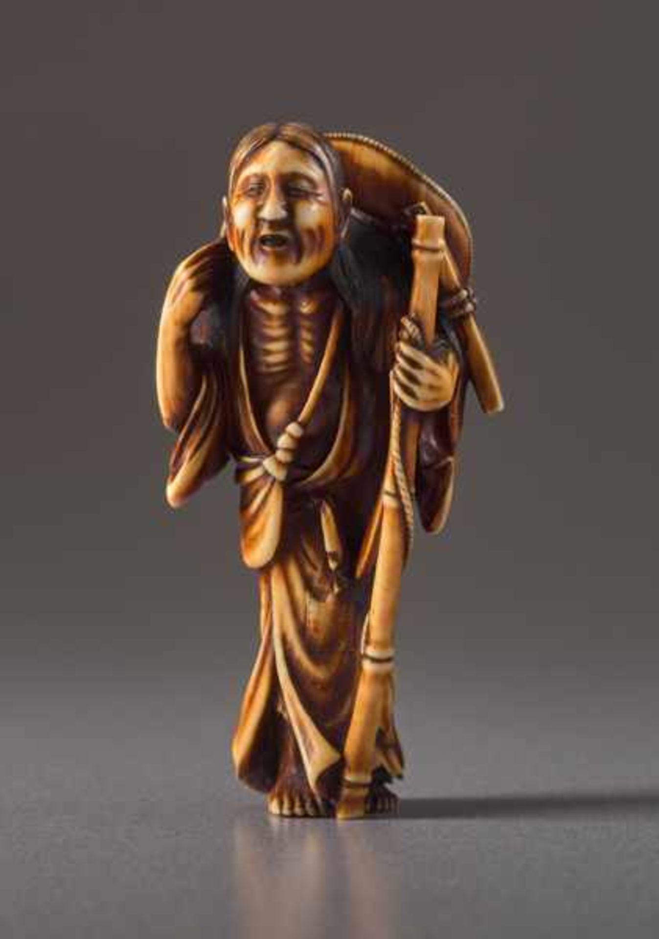 AN IVORY NETSUKE BY SORAKU OF THE POET KOMACHI AS AN OLD WOMAN Ivory netsuke. Japan, 19th centuryA - Image 2 of 6