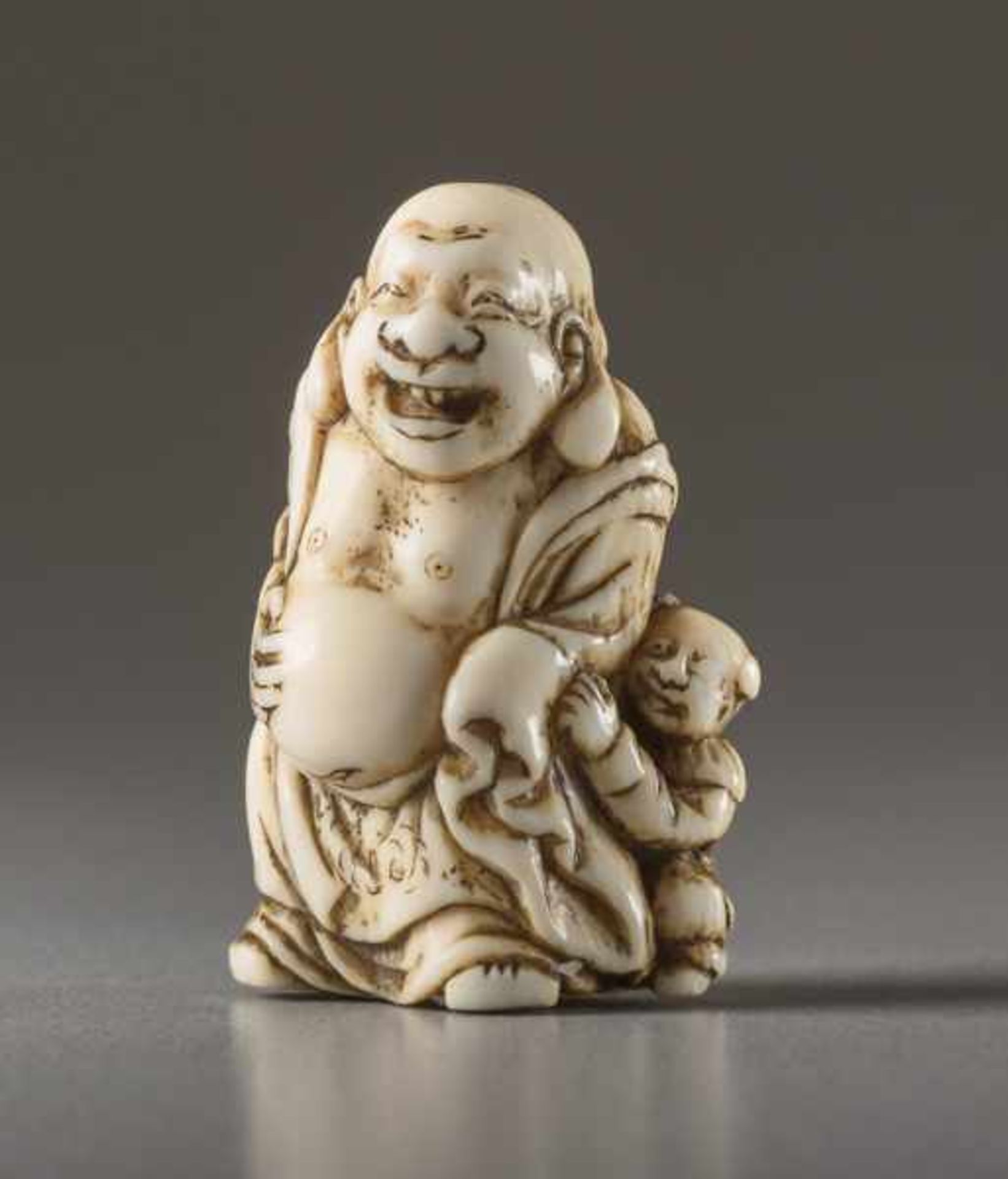 A SMALL IVORY NETSUKE OF HOTEI Ivory netsuke. Japan, early 19th centuryA delightful depiction of - Image 2 of 6