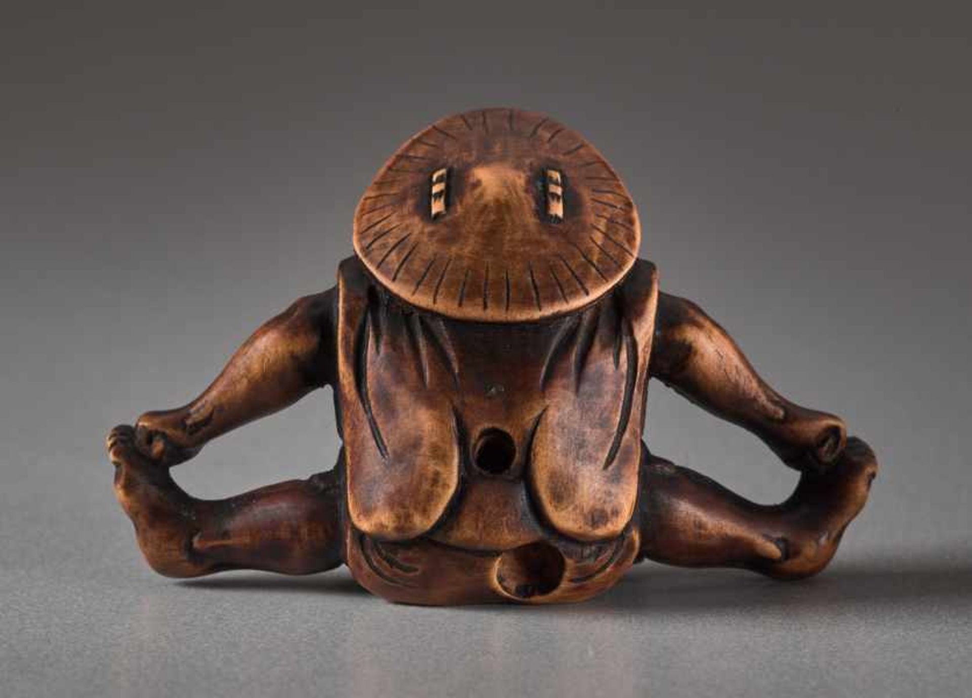 A WOOD NETSUKE BY HIDEHARU OF A SPARROW DANCER Wood netsuke. Japan, 19th centuryA sparrow dancer - Image 5 of 6