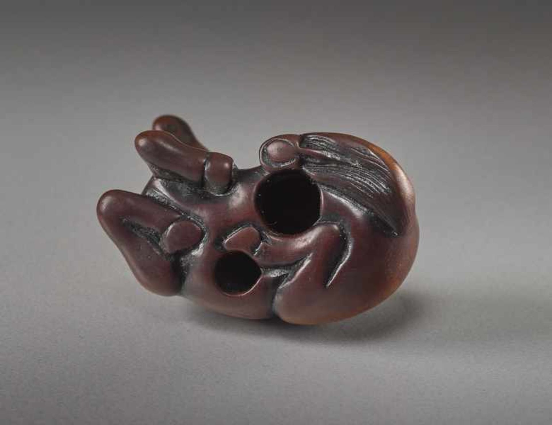 A WOOD NETSUKE OF A RECUMBENT HORSE Wood netsuke. Japan, first half of 19th centuryA very perceptive - Image 6 of 6