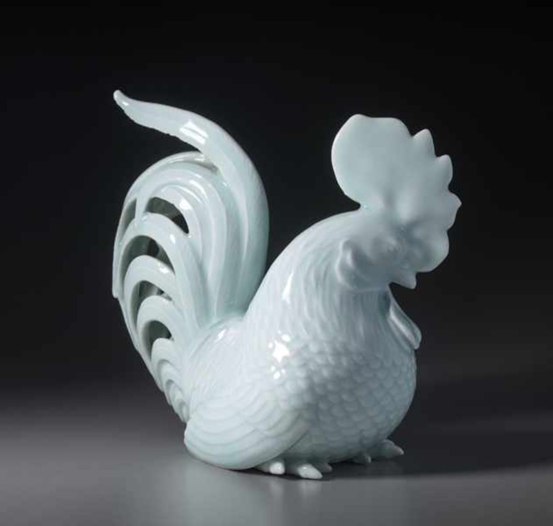 A PORCELAIN OKIMONO OF A COCKEREL Porcelain. Japan, Taisho periodBeautifully accomplished, with a - Image 3 of 6