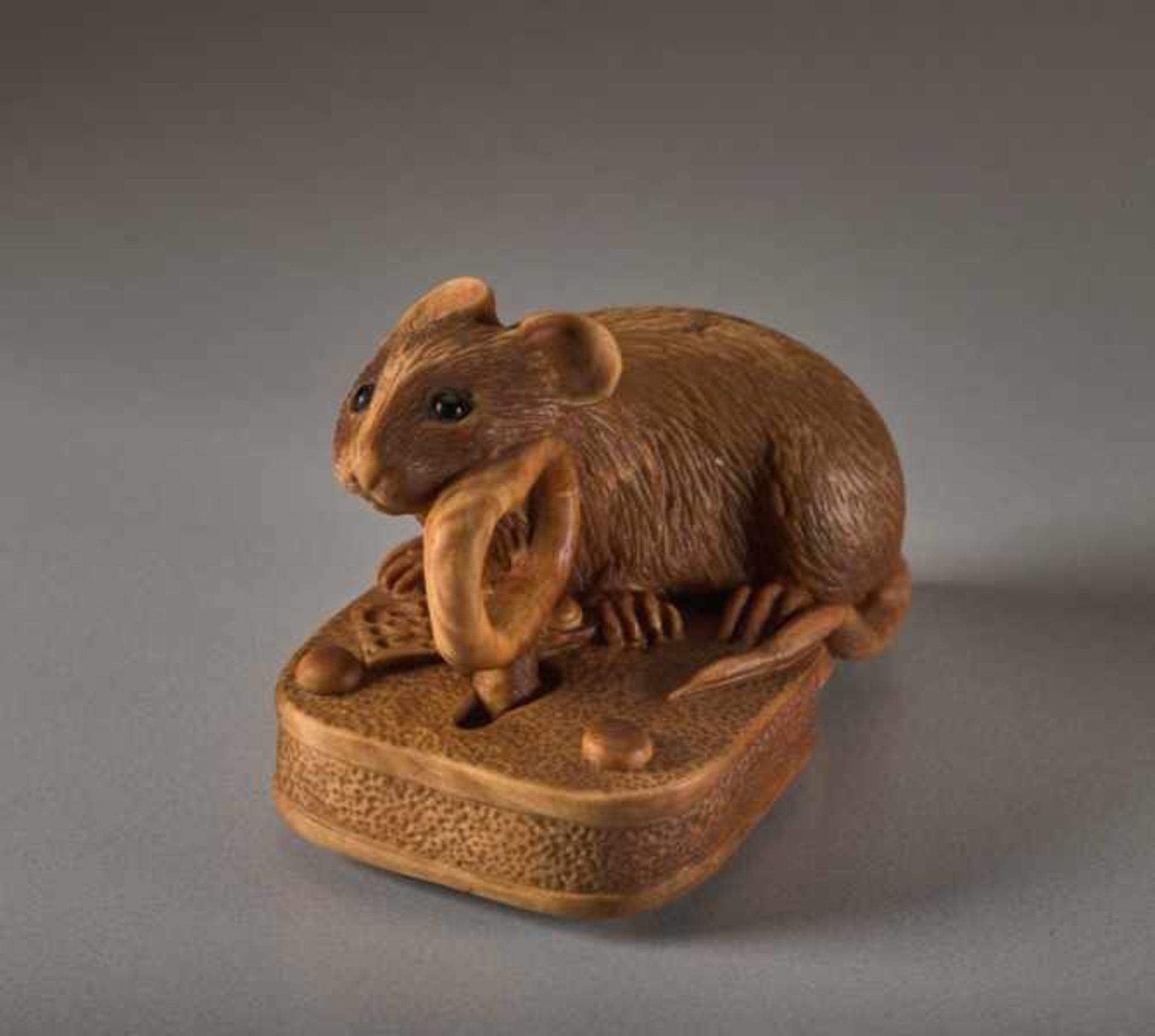 A BOXWOOD NETSUKE BY ALEXANDER DERKACHENKO Boxwood netsuke. Japan, Nezumi, the Japanese word for rat