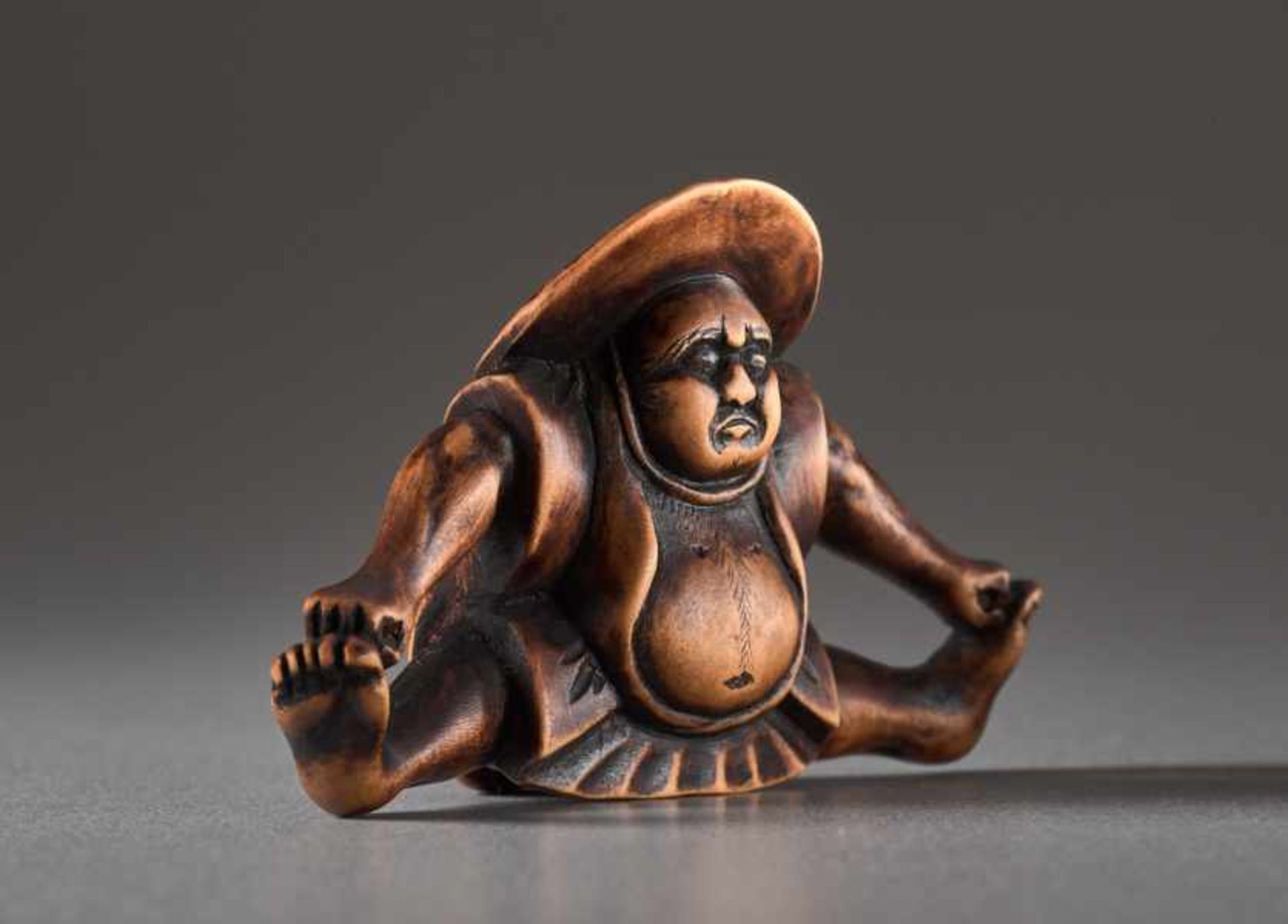 A WOOD NETSUKE BY HIDEHARU OF A SPARROW DANCER Wood netsuke. Japan, 19th centuryA sparrow dancer - Image 4 of 6