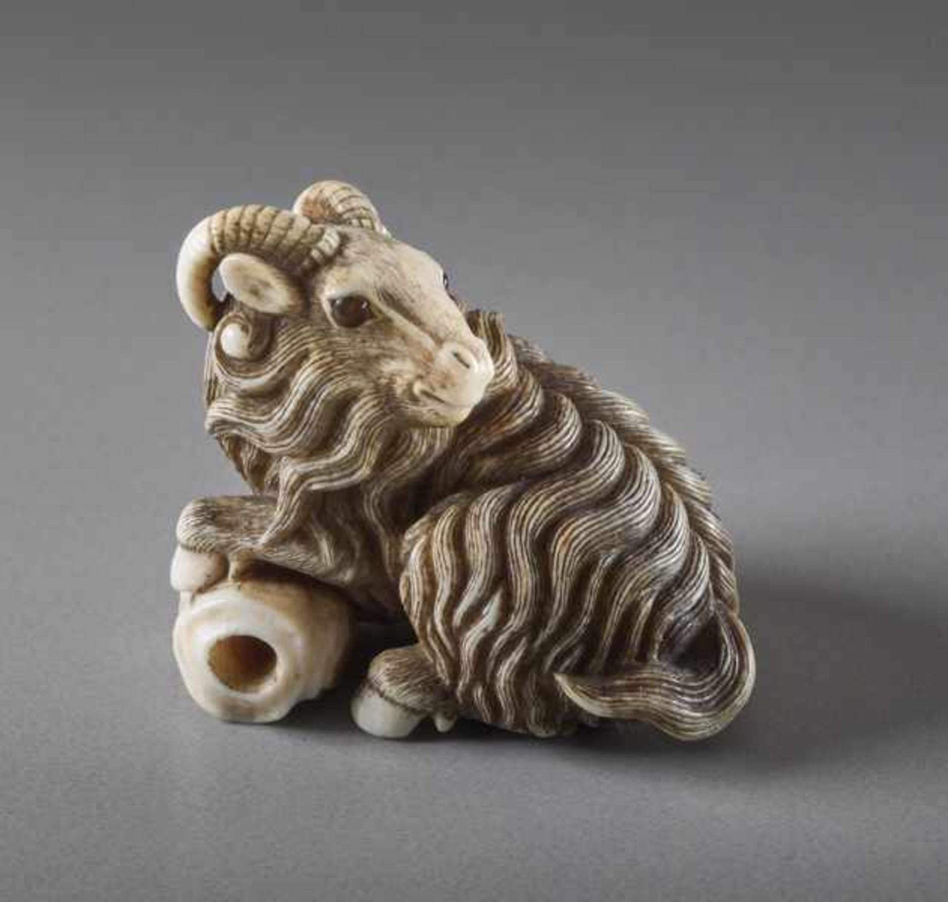 AN IVORY NETSUKE OF A GOAT Ivory netsuke. Japan, 18th centuryA masterfully executed netsuke of a