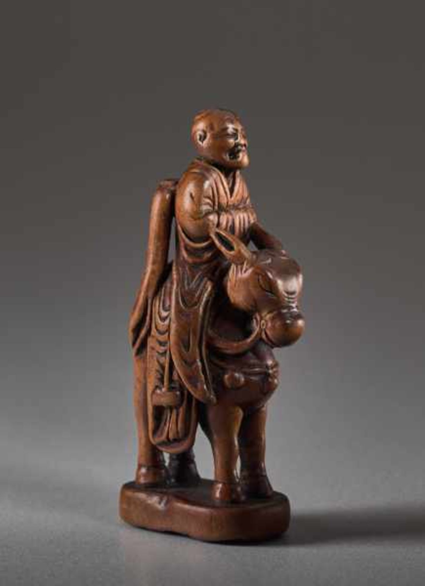 A WOOD NETSUKE OF TOBA SEATED ON HIS MULE Wood netsuke. Japan, 19th centuryToba is a historic - Image 2 of 5