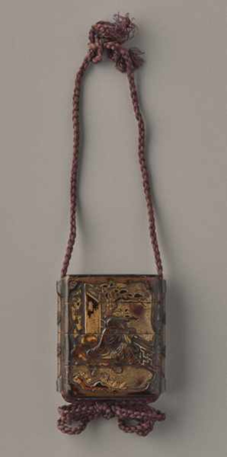 A THREE CASE LA CQUER AND GOLD INRO OF TWO SAGES Lacquer, gold and horn inro, wood and metal - Image 3 of 4
