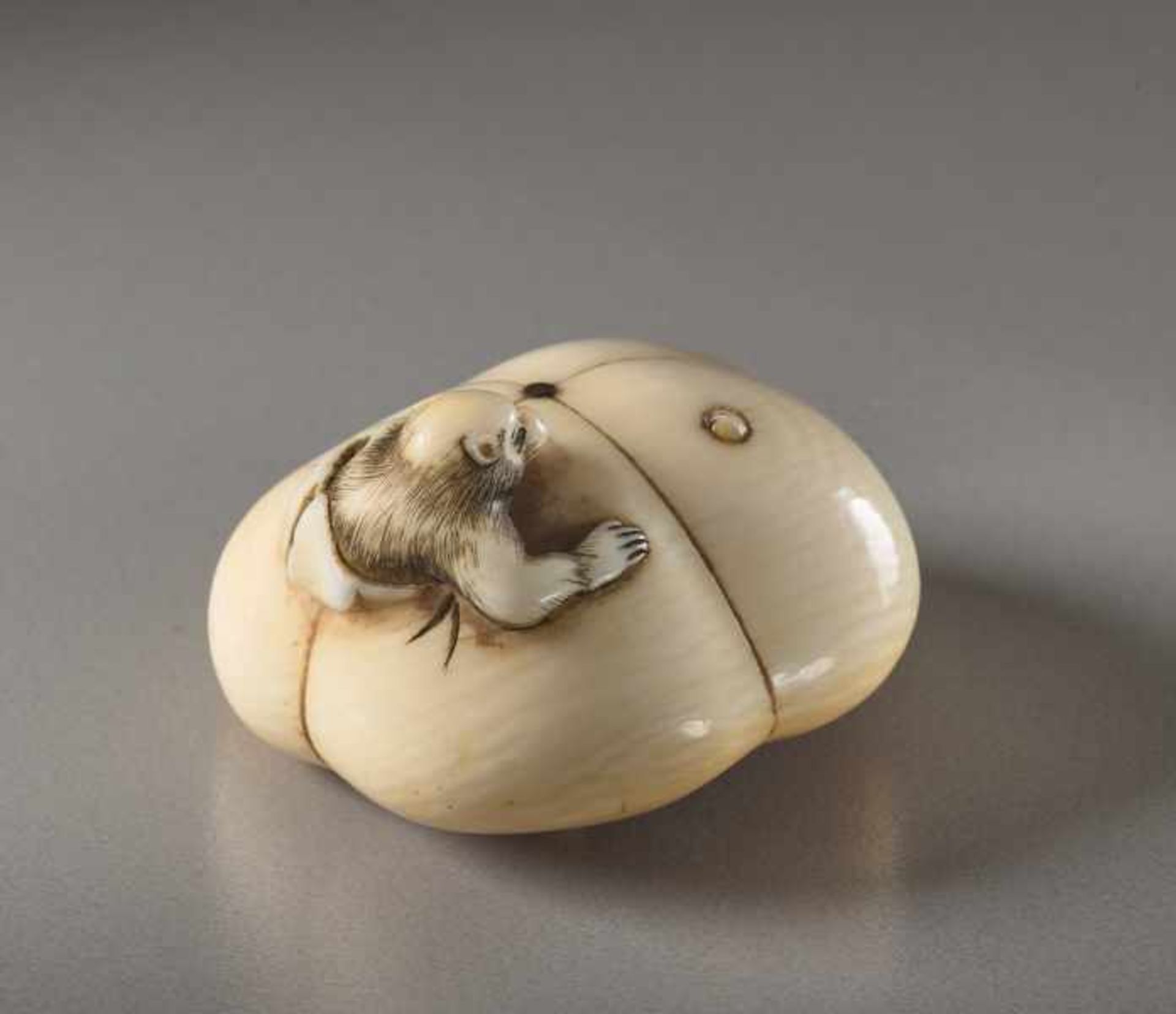 AN IVORY NETSUKE BY SOSAI OF A PERSIMMON AND MONKEY Ivory netsuke. Japan, 19th centuryVery well- - Image 4 of 5