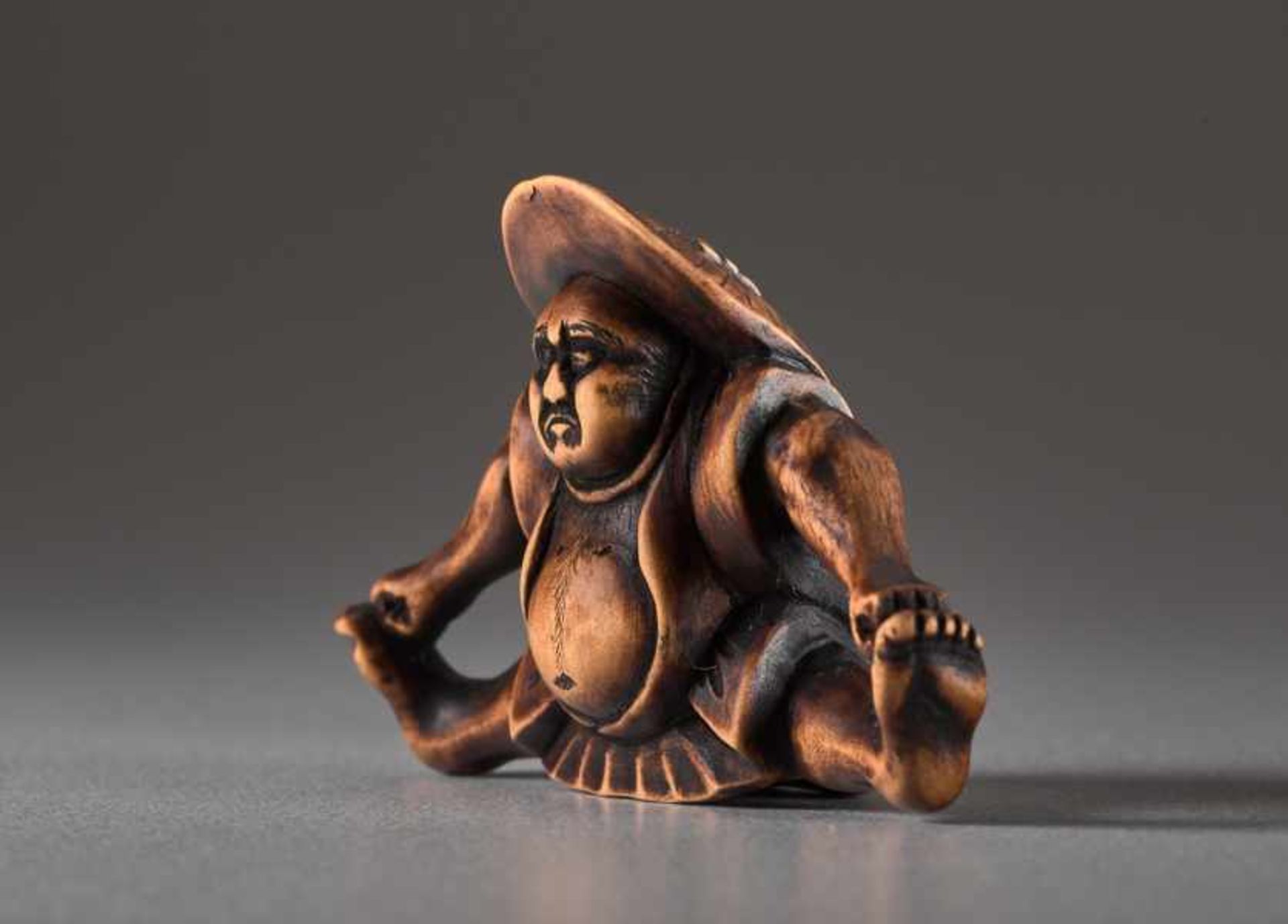 A WOOD NETSUKE BY HIDEHARU OF A SPARROW DANCER Wood netsuke. Japan, 19th centuryA sparrow dancer - Image 3 of 6