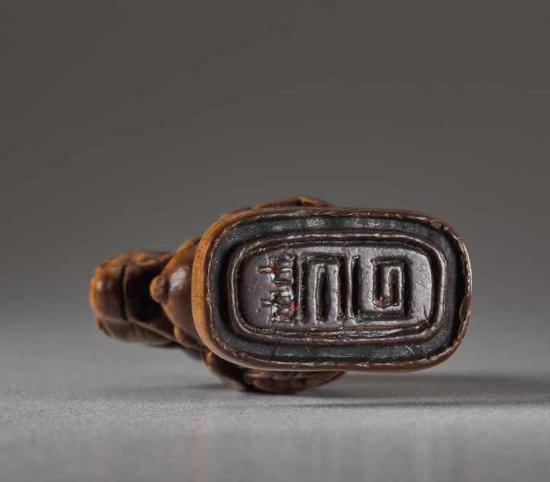 A WOOD NETSUKE OF TOBA SEATED ON HIS MULE Wood netsuke. Japan, 19th centuryToba is a historic - Image 5 of 5