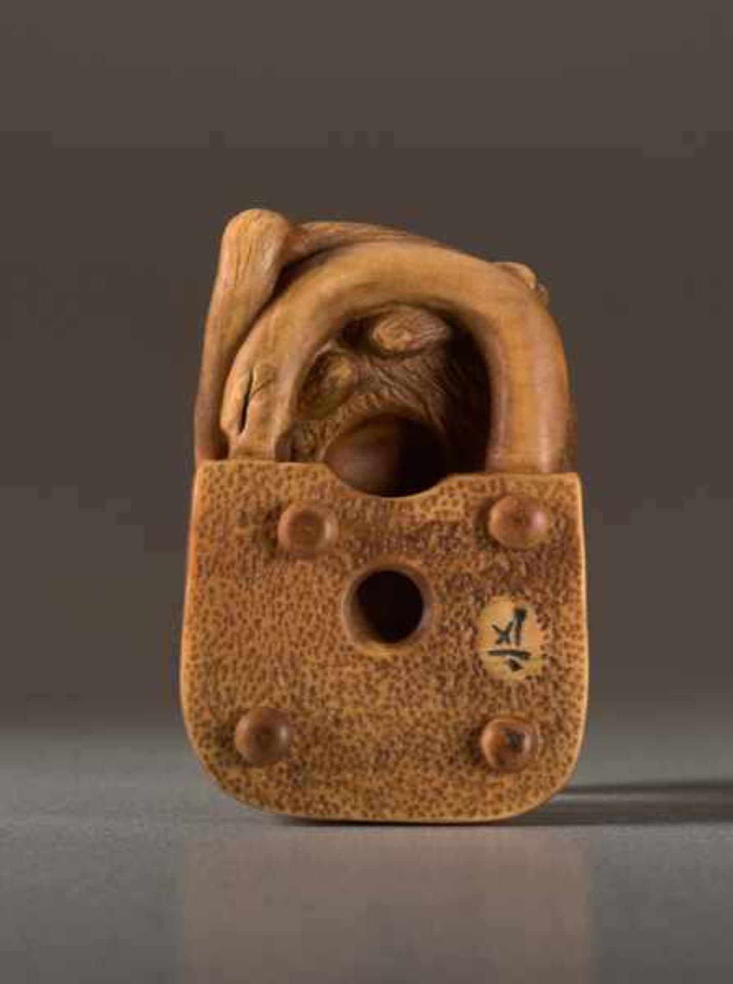 A BOXWOOD NETSUKE BY ALEXANDER DERKACHENKO Boxwood netsuke. Japan, Nezumi, the Japanese word for rat - Image 6 of 7