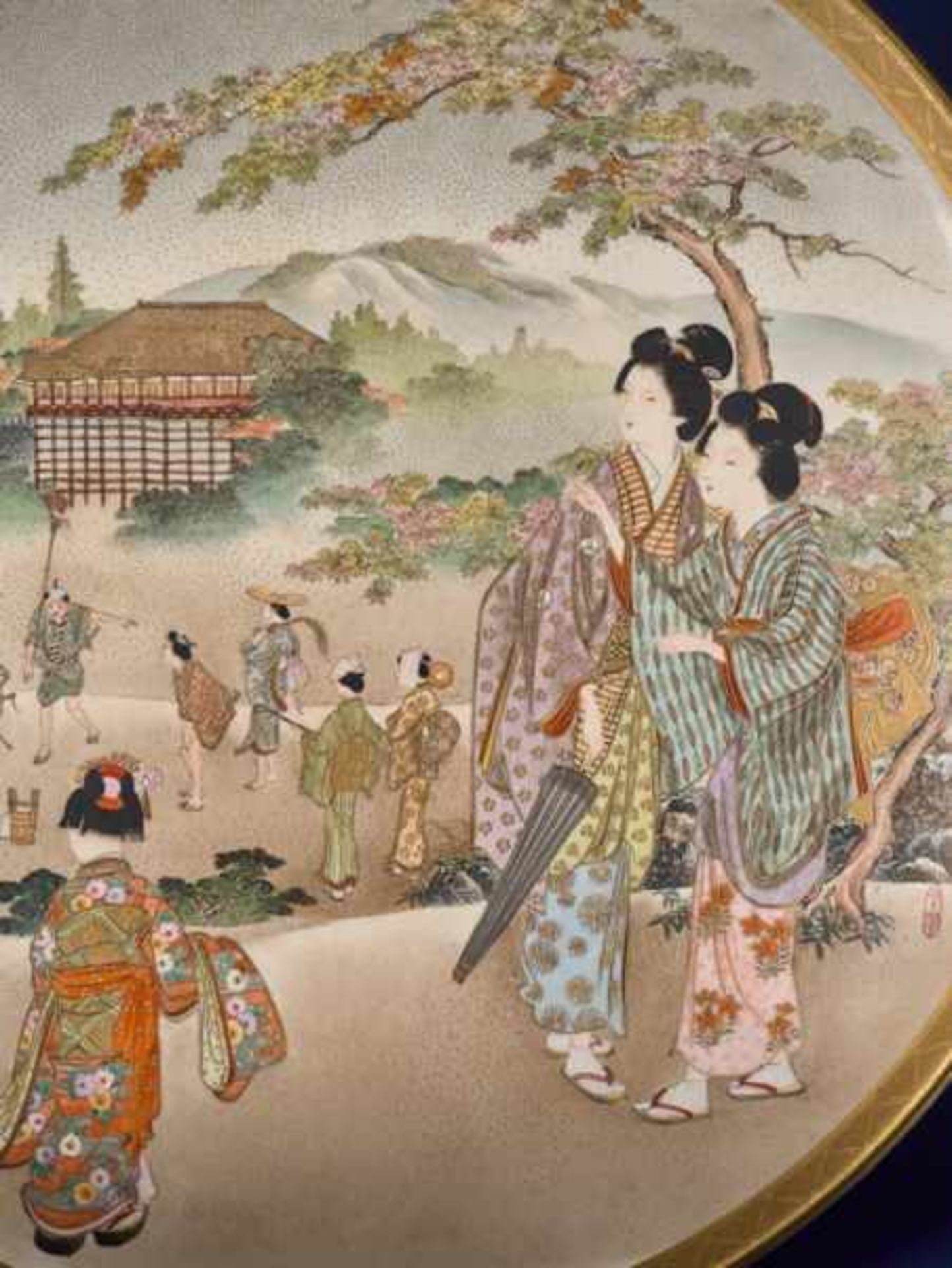 KINKOZAN: A SATSUMA PLATE WITH YOUNG LADIES Glazed ceramic with paint and gold. Japan, Meiji - Image 4 of 6