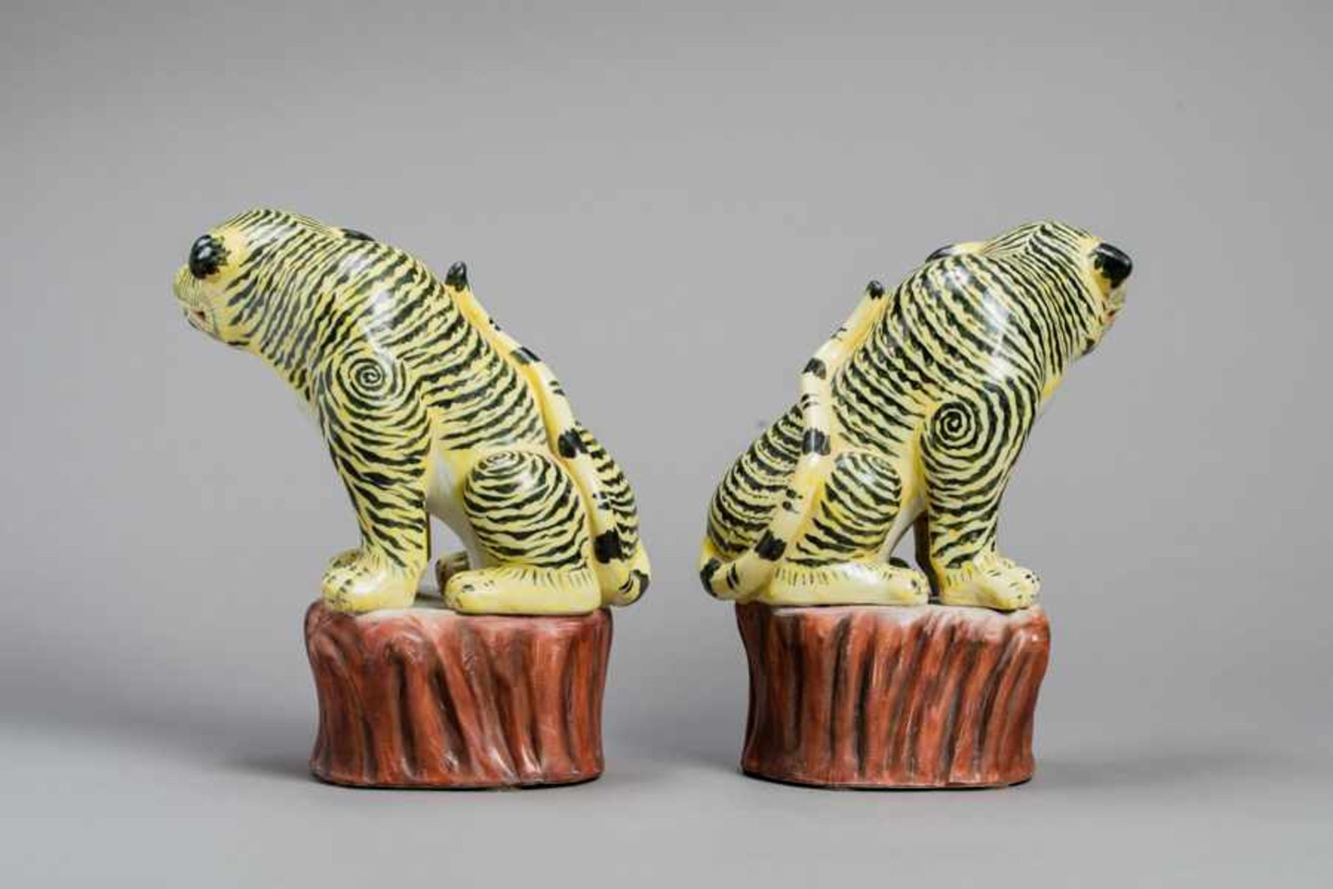 A RARE PAIR OF KAKIEMON MODELS OF TIGERS Ceramic and enamel painting. Japan, 19th centuryEach seated - Image 5 of 7