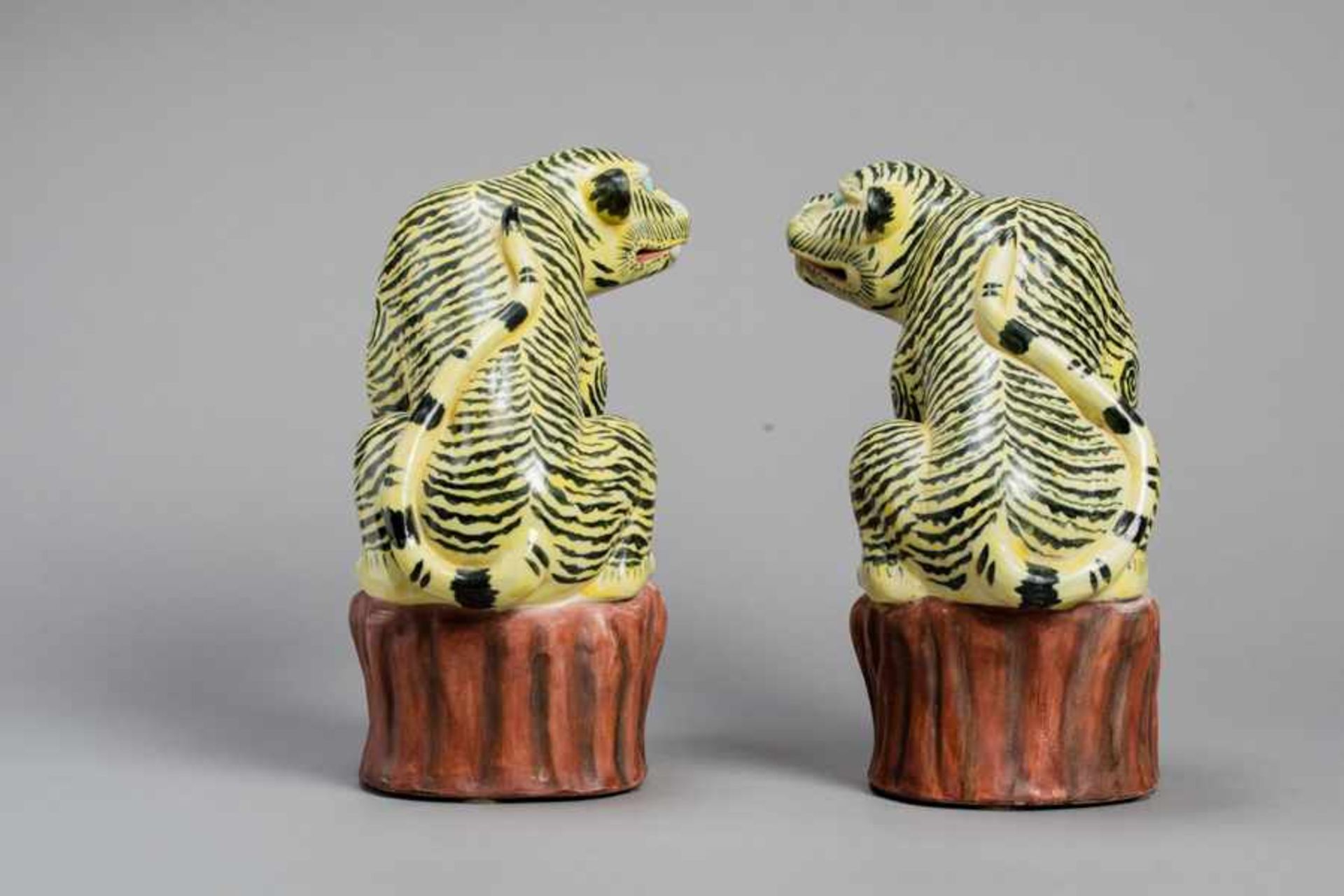 A RARE PAIR OF KAKIEMON MODELS OF TIGERS Ceramic and enamel painting. Japan, 19th centuryEach seated - Image 4 of 7
