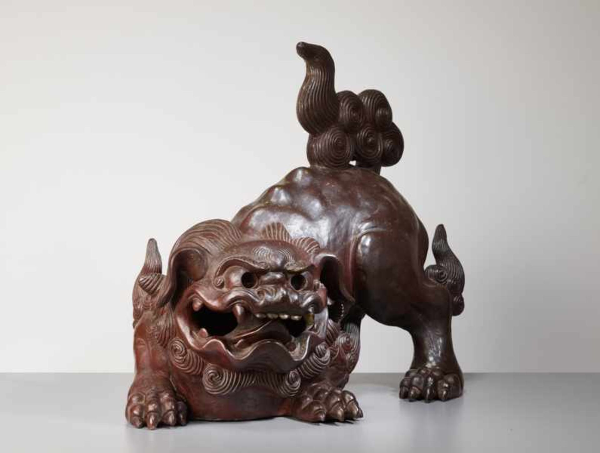 SCULPTURE OF A HISSING SHISHI Fired ceramic. Japan, Meiji periodExceptional and massive sculpture of - Image 4 of 7