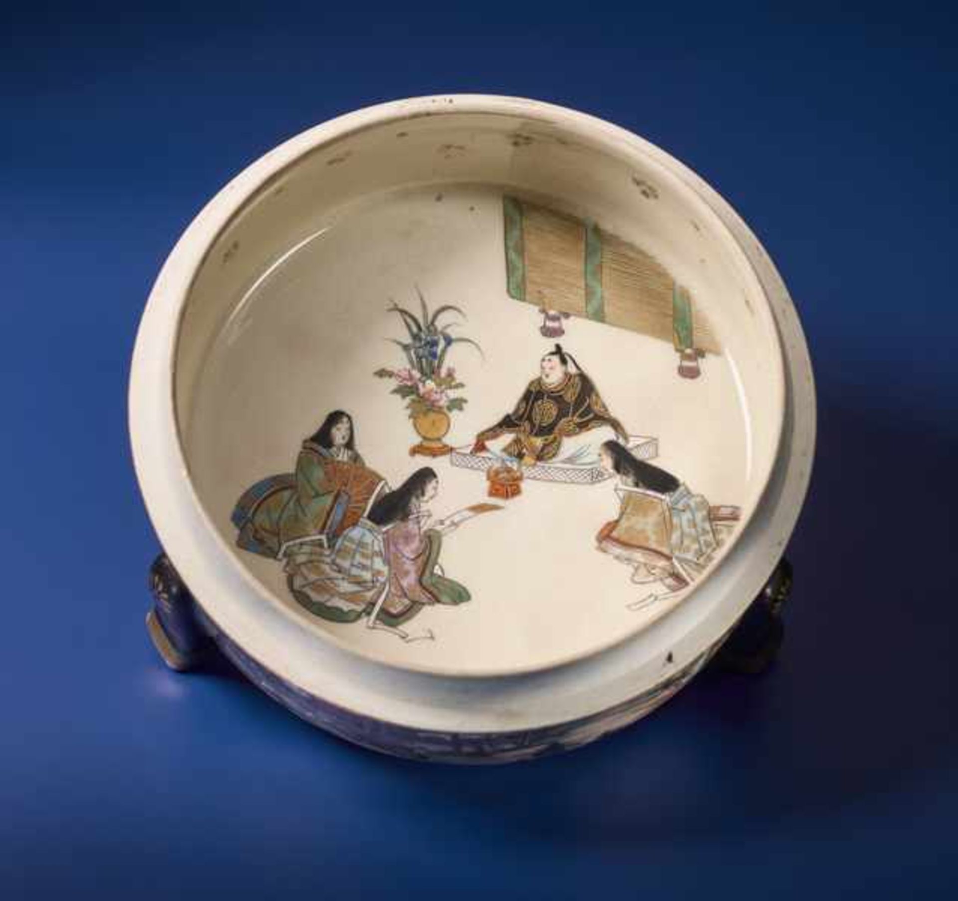 FUKUBE: LIDDED SATSUMA BOWL WITH CRANES Glazed ceramic with paint and gold. Japan, Meiji - Image 9 of 9