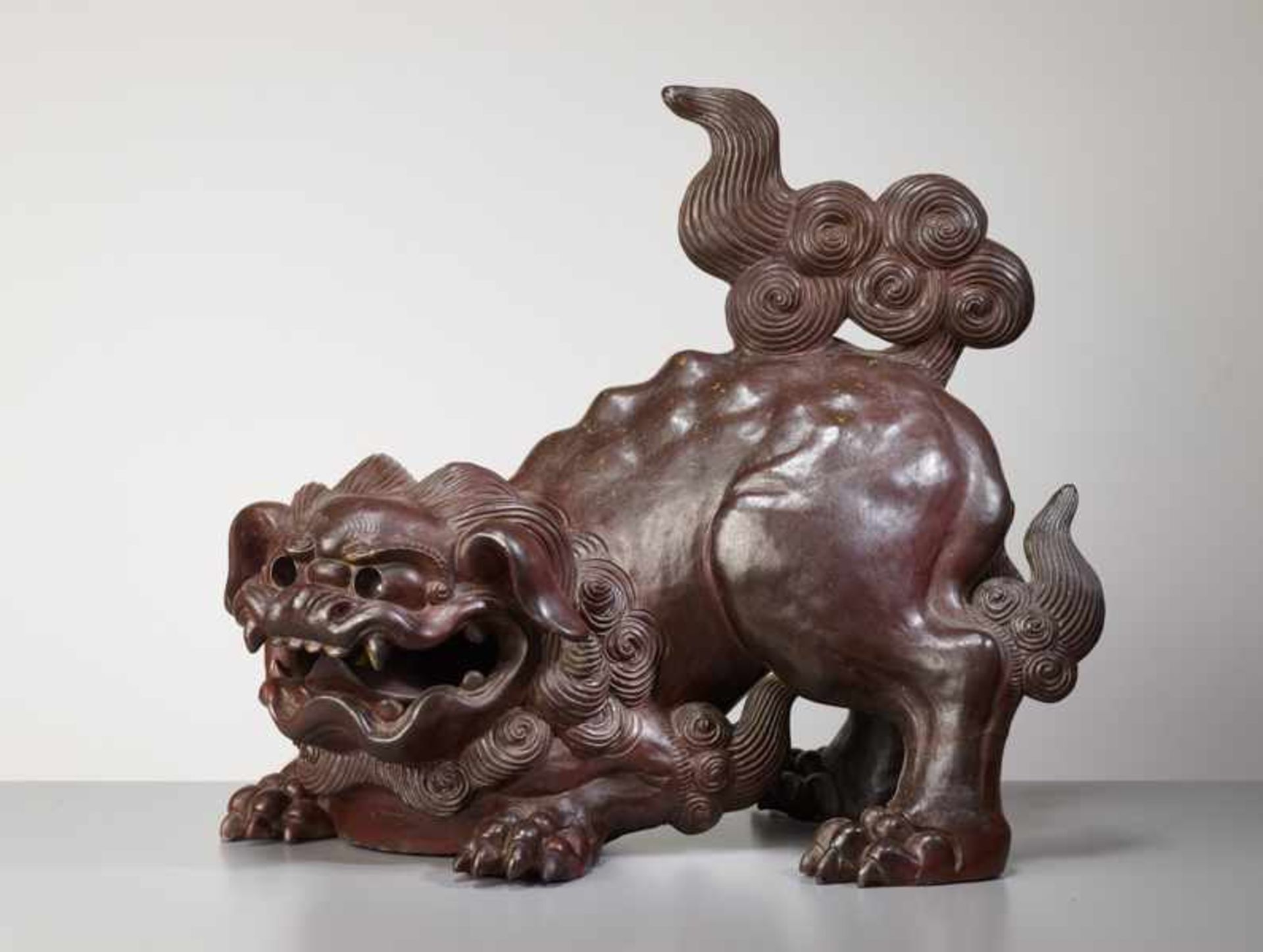 SCULPTURE OF A HISSING SHISHI Fired ceramic. Japan, Meiji periodExceptional and massive sculpture of - Image 3 of 7