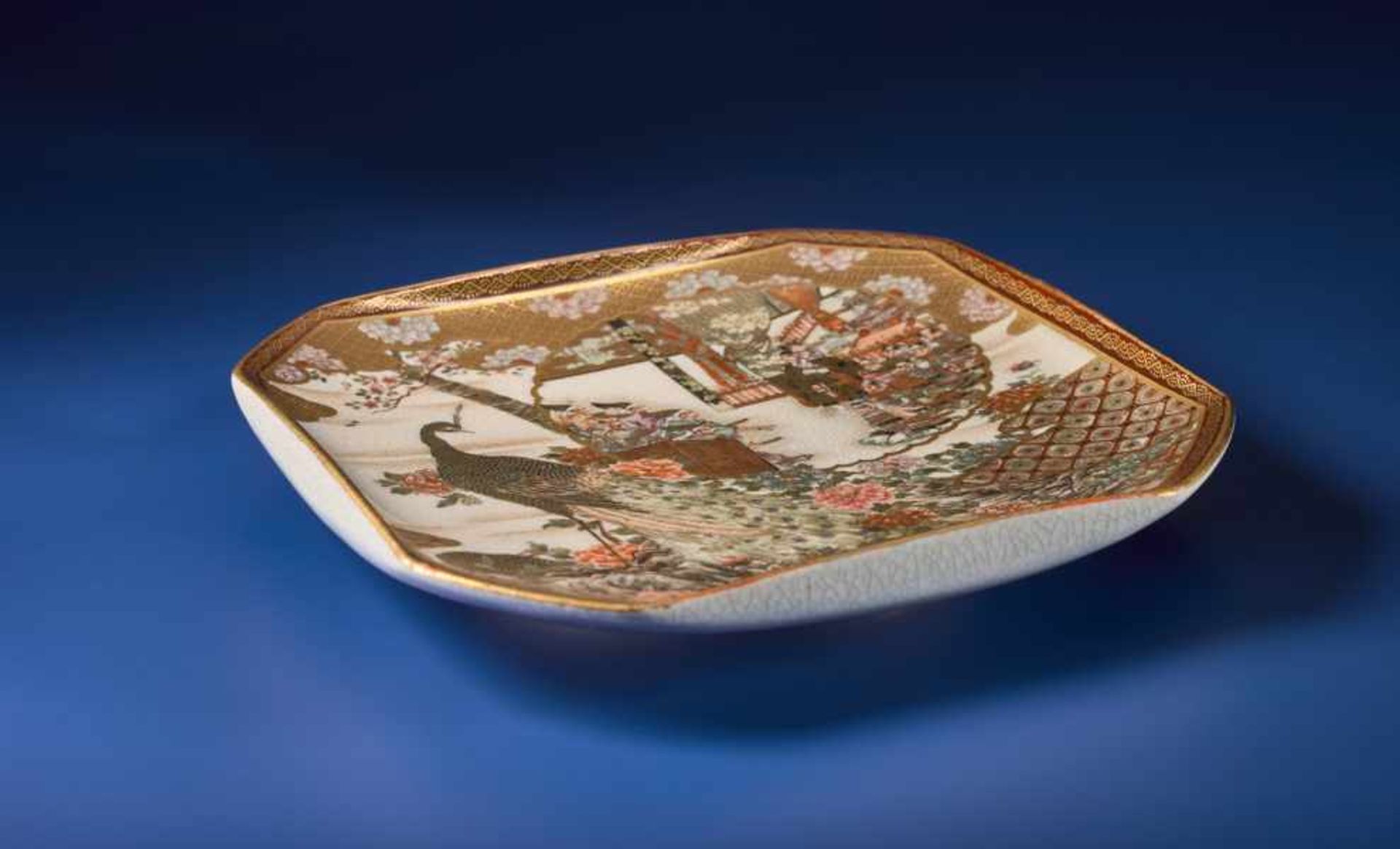 KINZAN: SATSUMA PLATE WITH PEACOCK Glazed ceramic with paint and gold. Japan, Meiji - Image 3 of 4