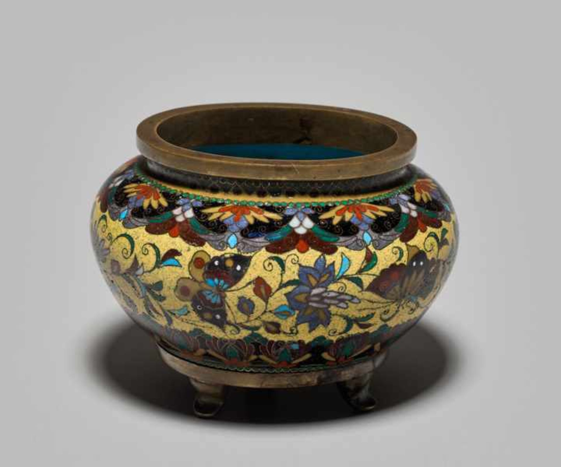 A CLOISONNÉ KORO WITH BLOSSOMS AND BUTTERFLIES IN THE STYLE OF NAMIKAWA YASUYUKI Colored enamel - Image 6 of 8