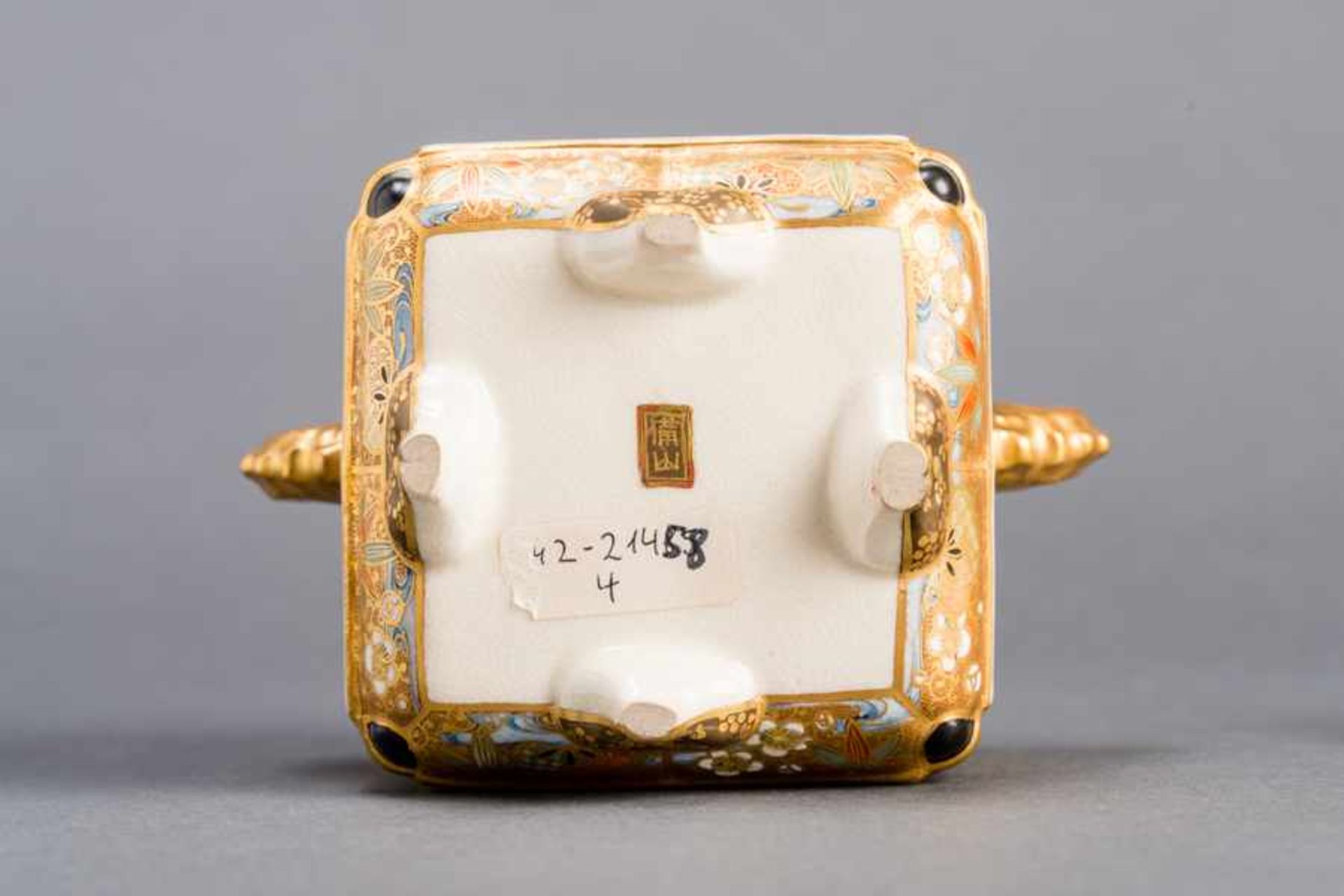 BIZAN: LANDSCAPES AND BEAUTIFUL LADIES Glazed ceramic with paint and gold. Japan, Meiji - Image 8 of 8