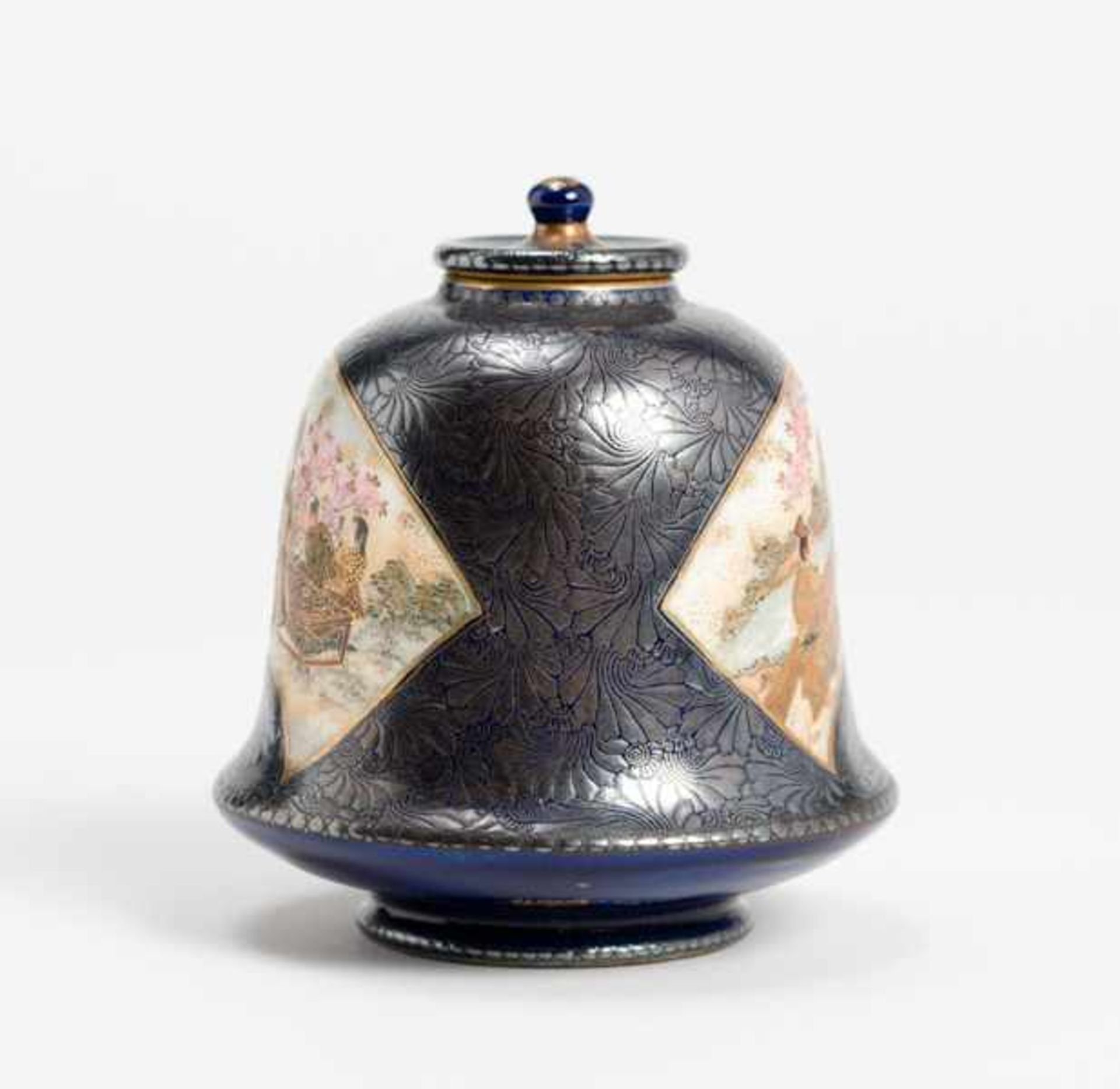 KINKOZAN: BELL-SHAPED LIDDED SATSUMA VESSEL Glazed ceramic with paint and gold. Japan, Meiji - Image 3 of 6