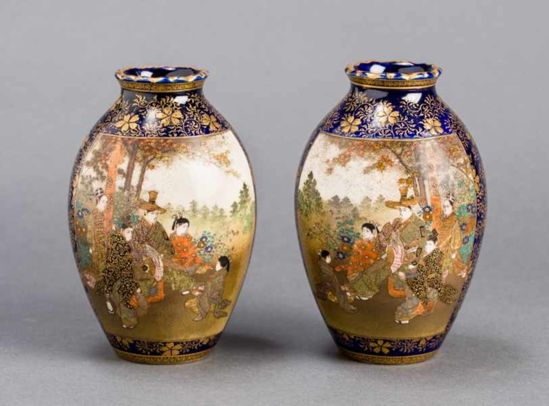 KENZAN: PAIR OF SATSUMA VASES Glazed ceramic with paint and gold. Japan, Meiji periodOvoid form with