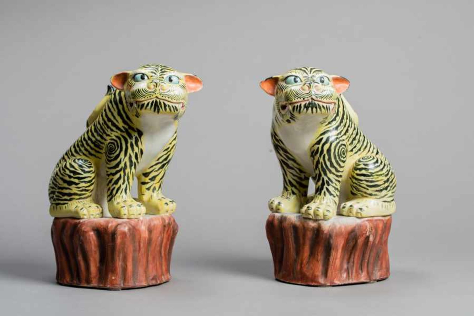 A RARE PAIR OF KAKIEMON MODELS OF TIGERS Ceramic and enamel painting. Japan, 19th centuryEach seated - Image 2 of 7