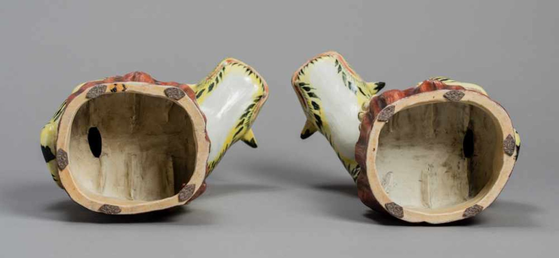 A RARE PAIR OF KAKIEMON MODELS OF TIGERS Ceramic and enamel painting. Japan, 19th centuryEach seated - Image 6 of 7