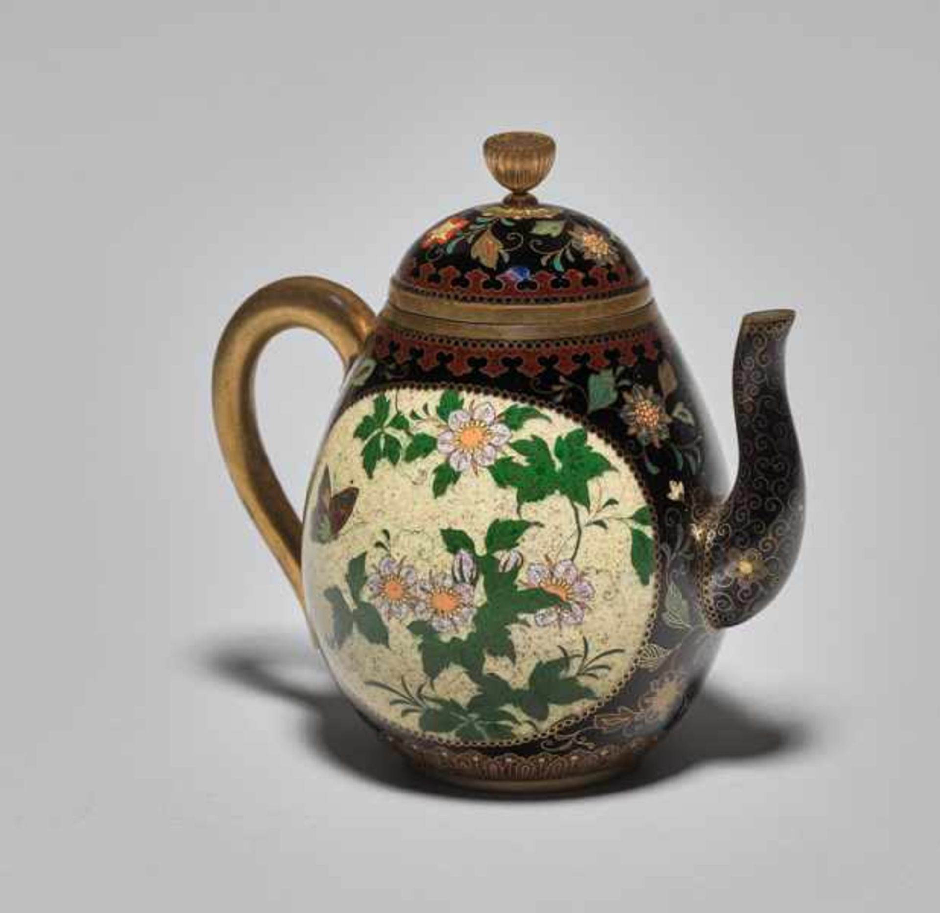 A CLOISONNÉ POT WITH SPOUT AND HANDLE ATTRIBUTED TO NAMIKAWA YASUYUKI (1845-1927) Colored enamel - Image 6 of 6