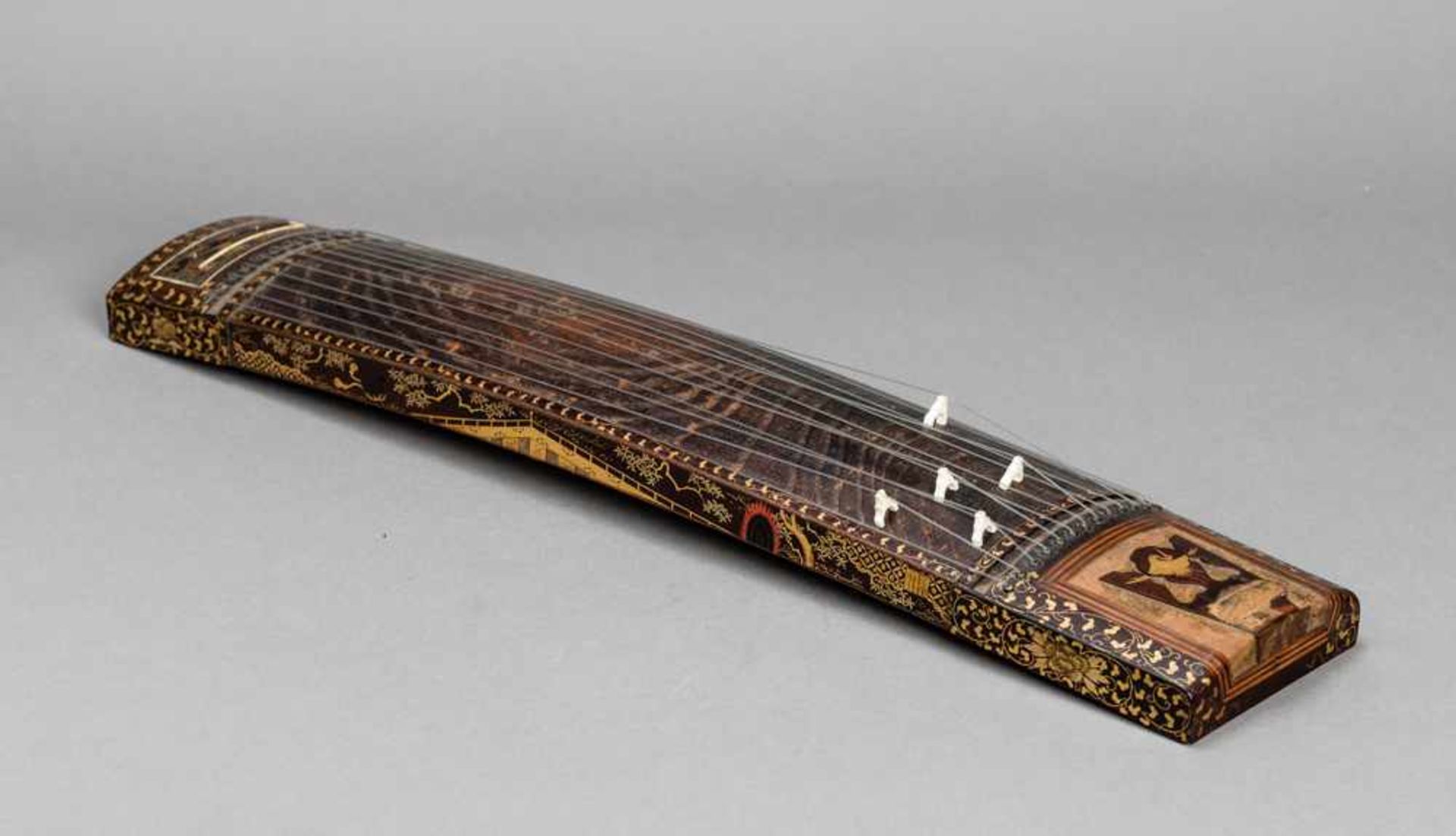 A FINE LACQUERED KOTO Wood, lacquer and bone. Japan, 19th centuryA traditional thirteen-string - Image 4 of 7