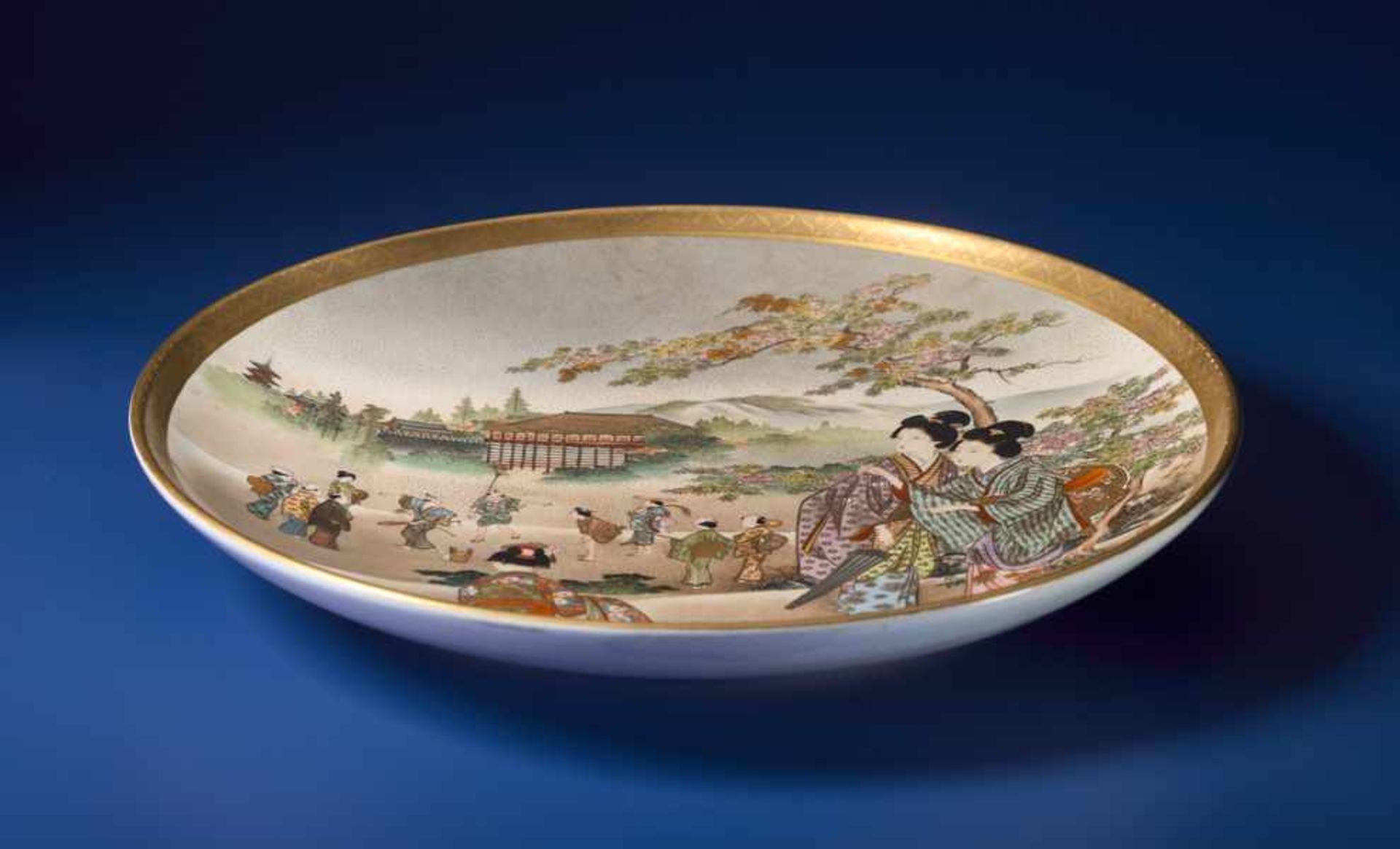 KINKOZAN: A SATSUMA PLATE WITH YOUNG LADIES Glazed ceramic with paint and gold. Japan, Meiji - Image 6 of 6
