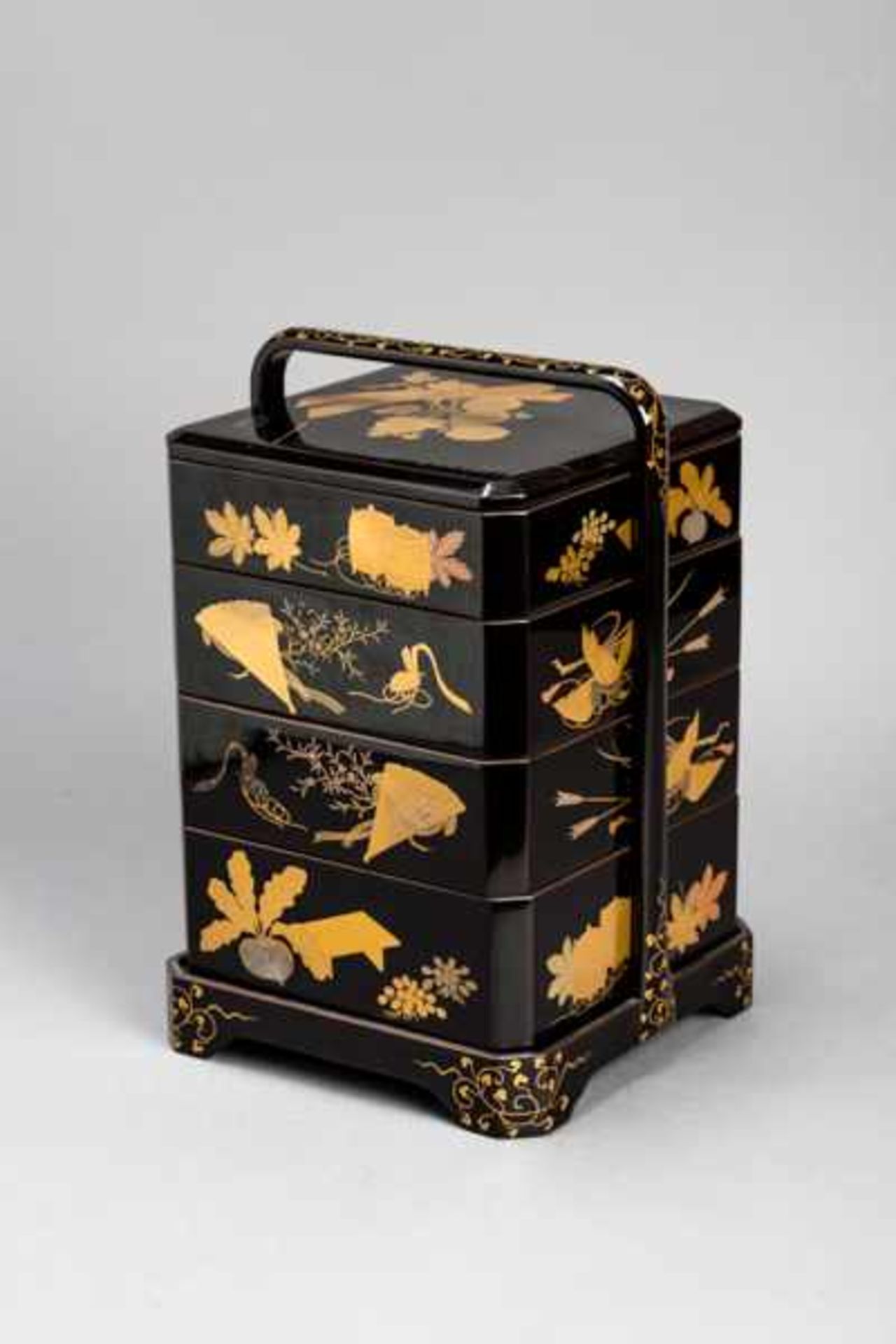 A BLACK LACQUER FOUR-TIER JUBAKO (CAKE BOX) AND COVER WITH A PORTABLE CASE Wood and lacquer. - Image 2 of 5