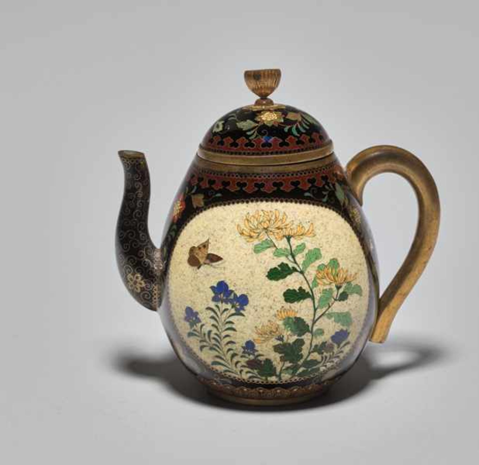 A CLOISONNÉ POT WITH SPOUT AND HANDLE ATTRIBUTED TO NAMIKAWA YASUYUKI (1845-1927) Colored enamel - Image 2 of 6