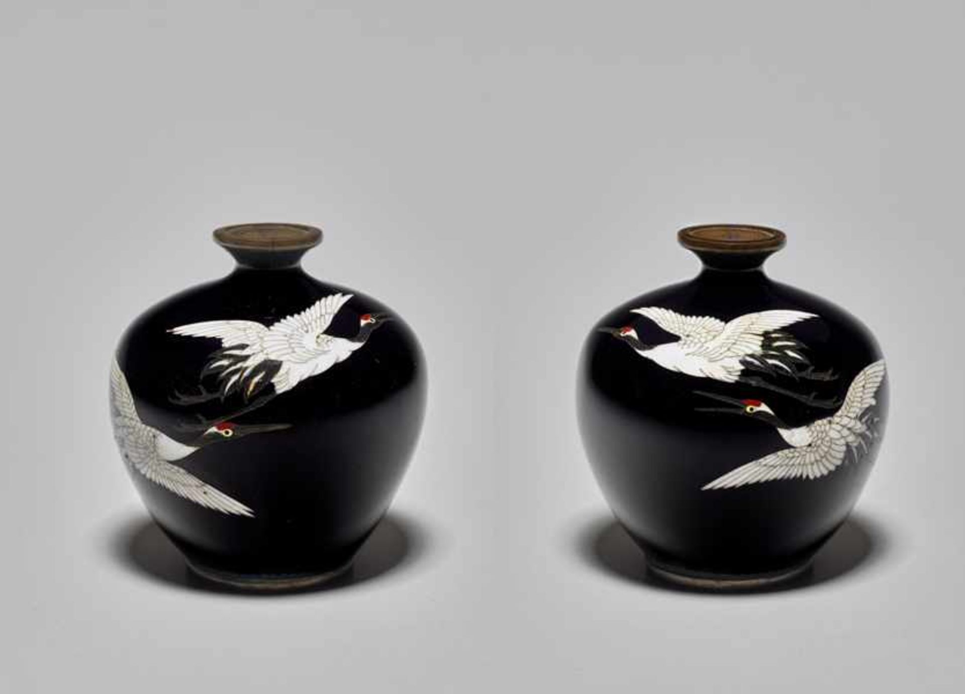 A PAIR OF SMALL CLOISONNÉ VASES WITH CRANES Colored enamel cloisonné. Japan, Meiji period A pair